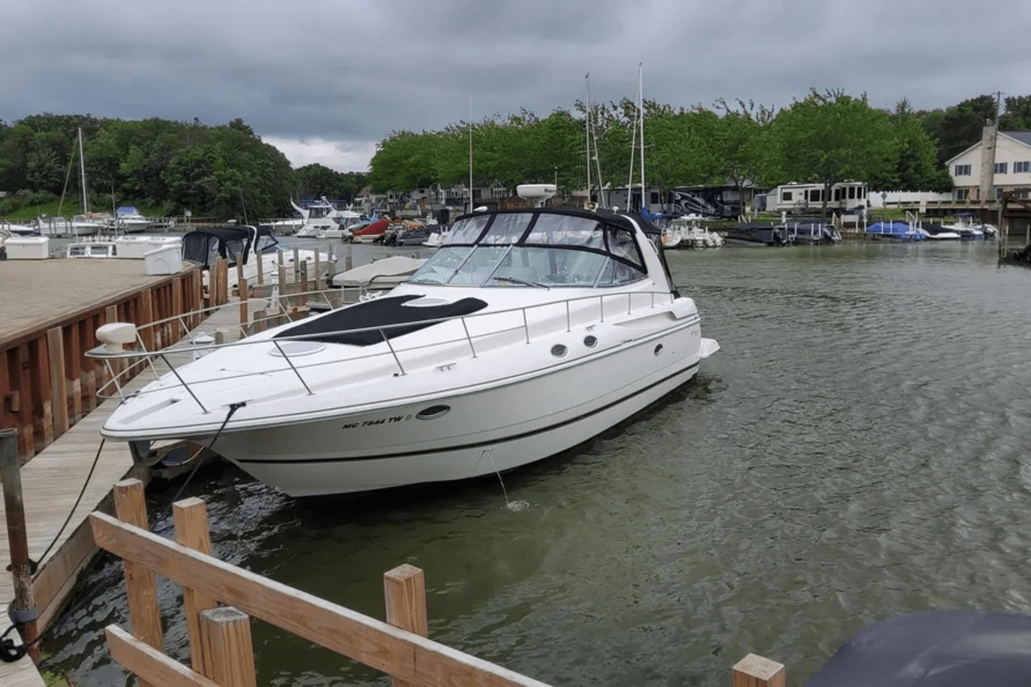 2000 Cruisers Yachts 3870 Image Thumbnail #2