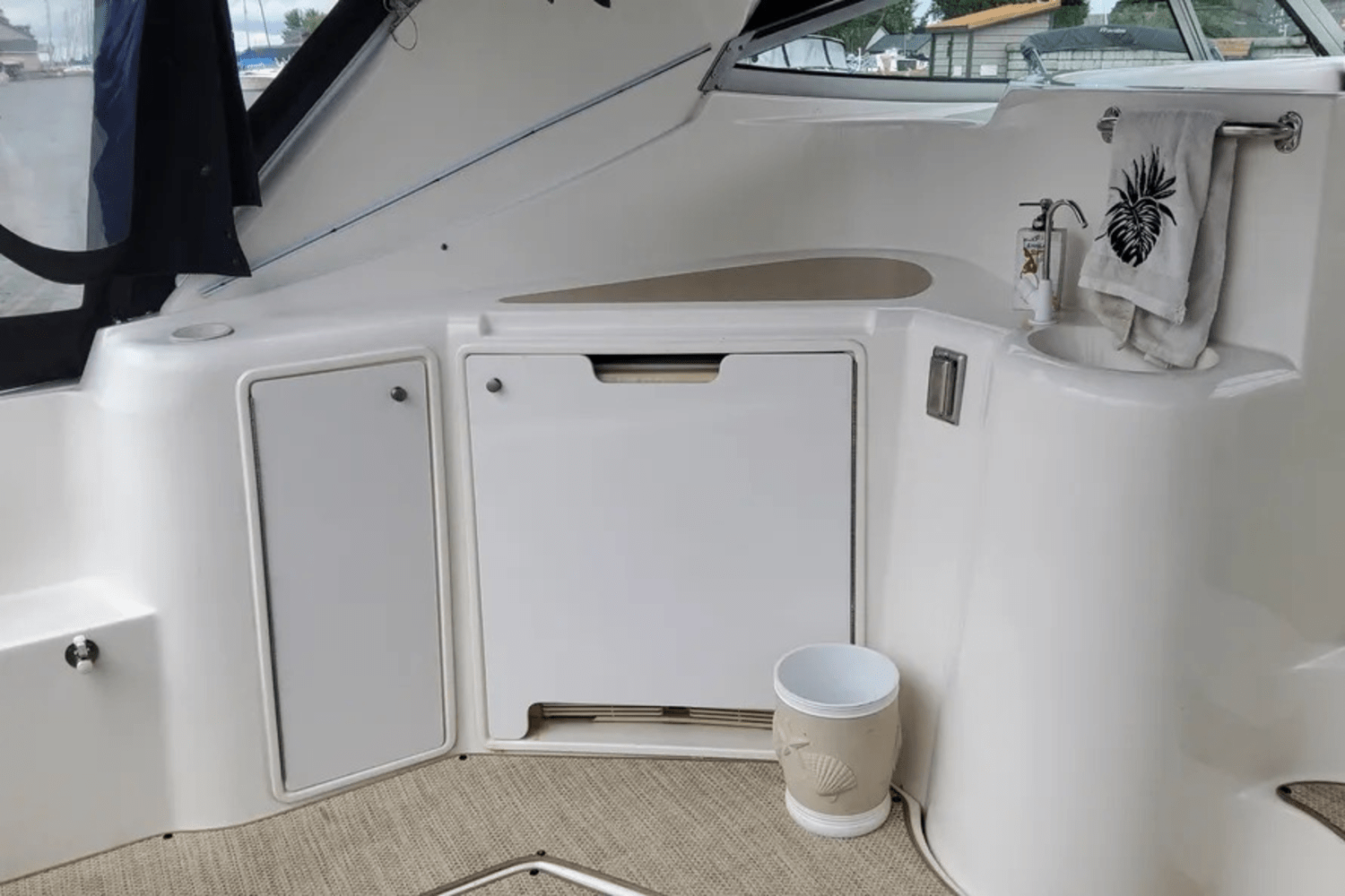 2000 Cruisers Yachts 3870 Image Thumbnail #5