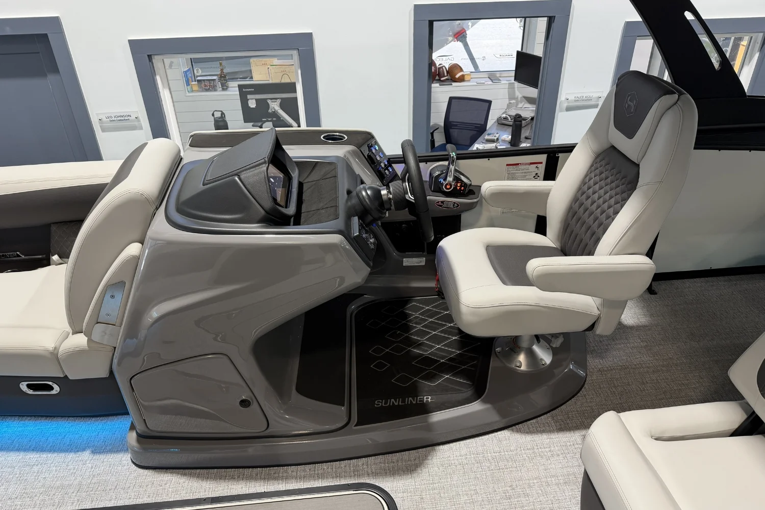 2026 Harris SUNLINER 250 Image Thumbnail #13