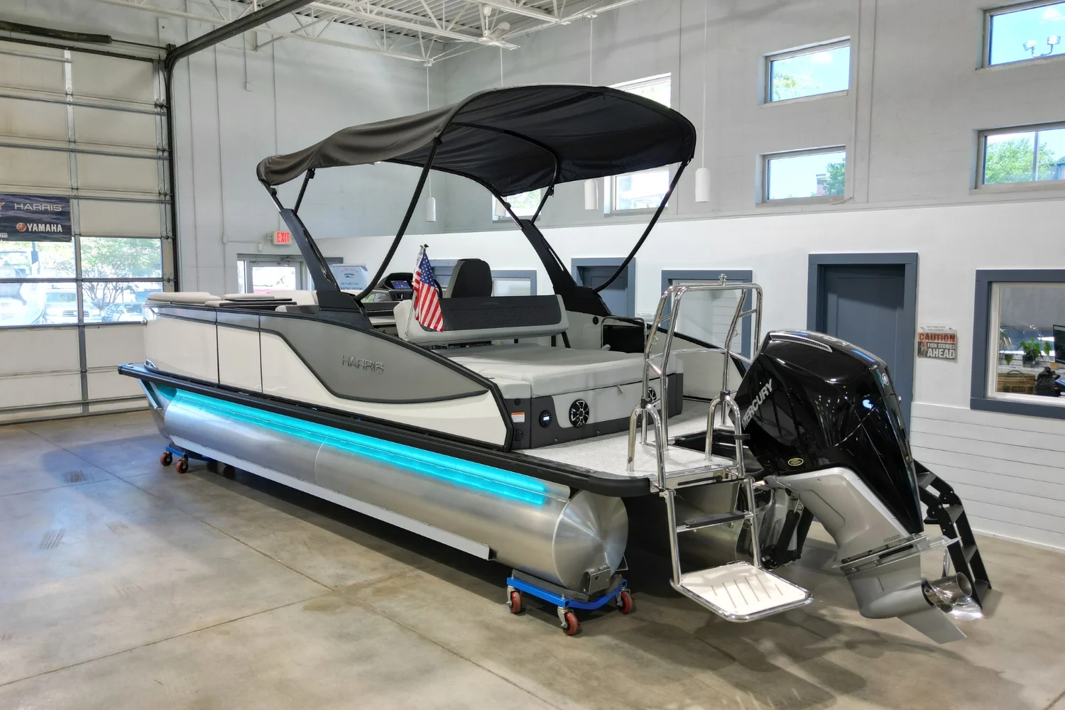 2026 Harris SUNLINER 250 Image Thumbnail #3