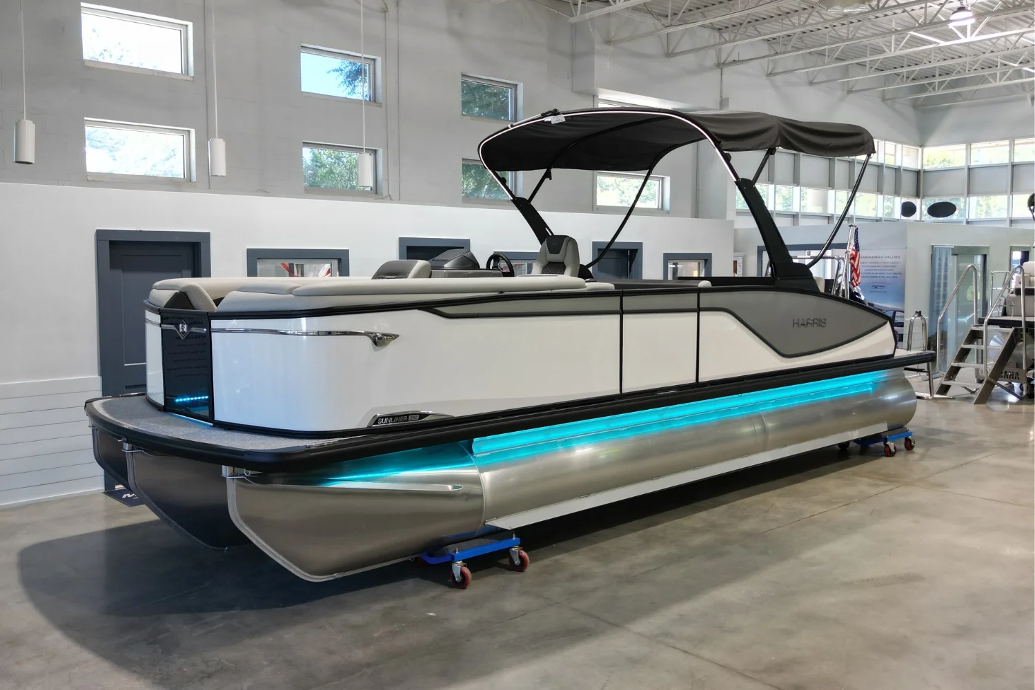 2026 Harris SUNLINER 250 Image Thumbnail #2