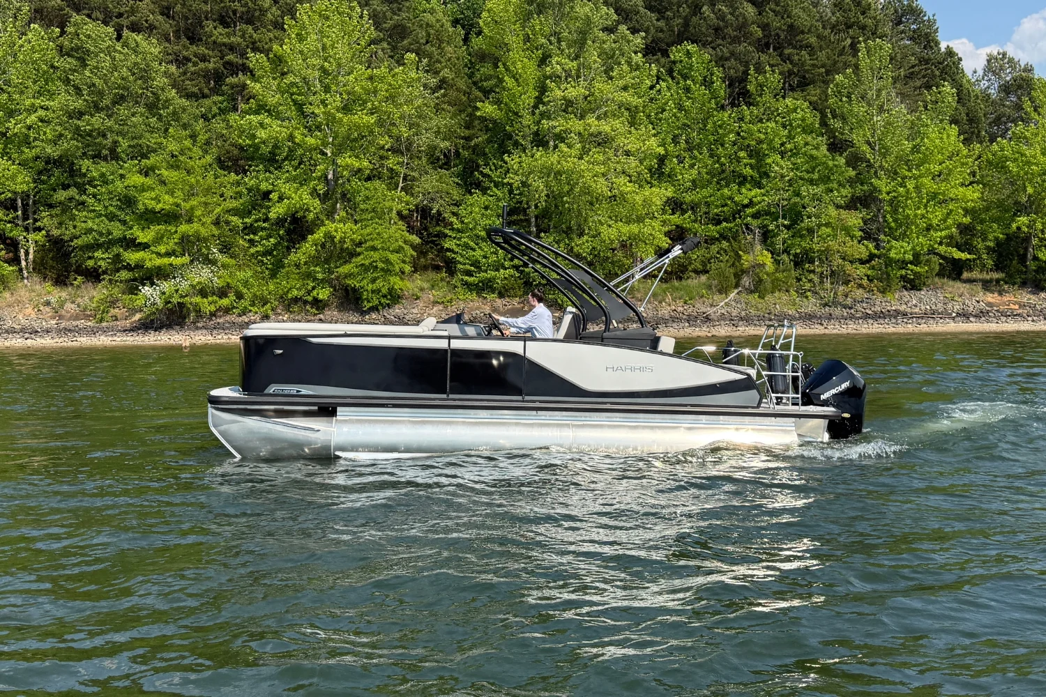2026 Harris SUNLINER 230 SPORT Image Thumbnail #0