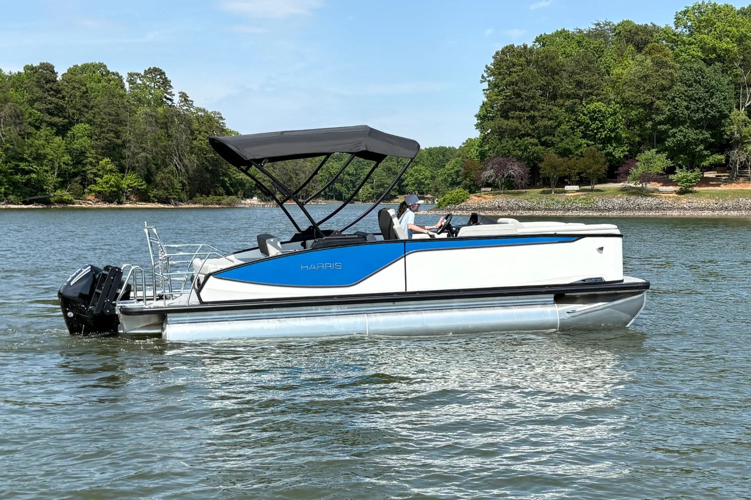 2026 Harris Sunliner 230 Image Thumbnail #4