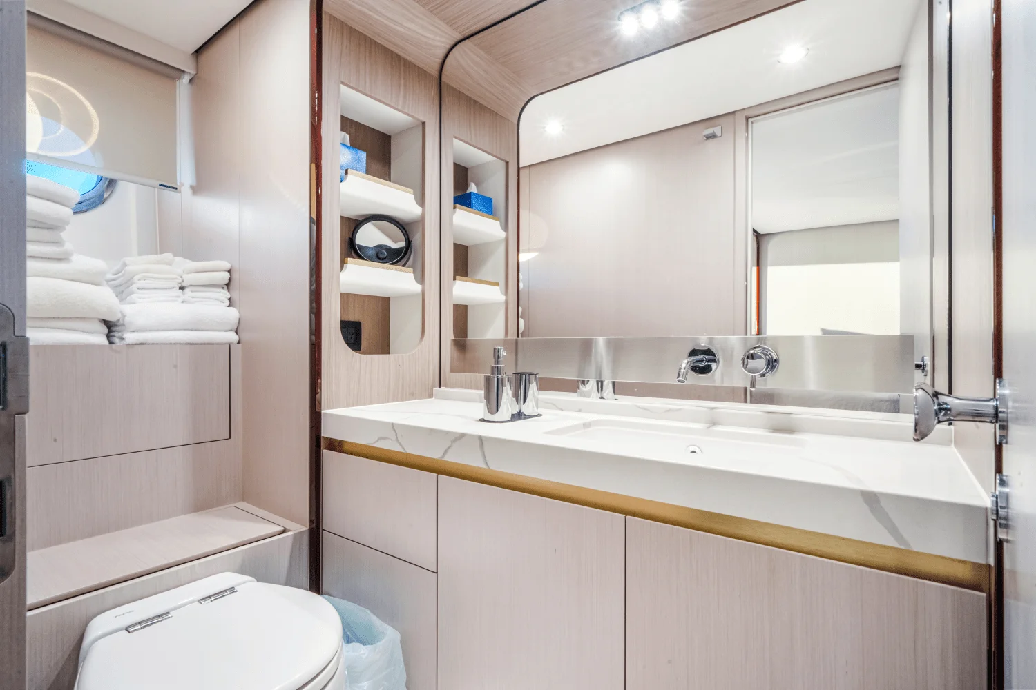 2021 Azimut 60 FLYBRIDGE Image Thumbnail #25