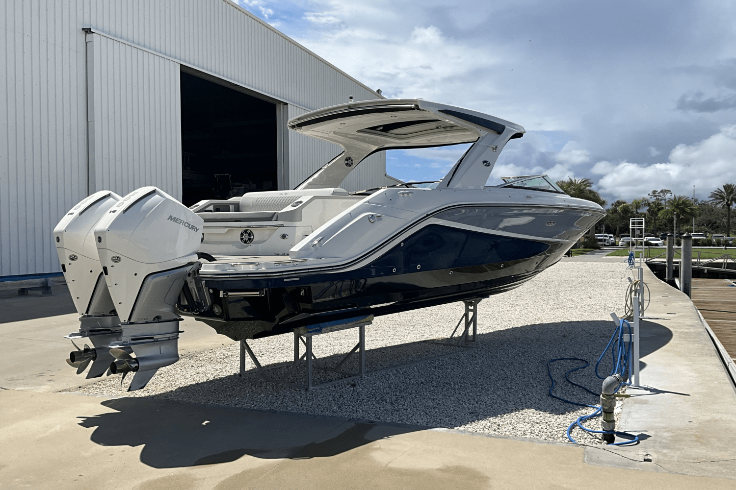 2023 Sea Ray 310 SLX OUTBOARD Image Thumbnail #3
