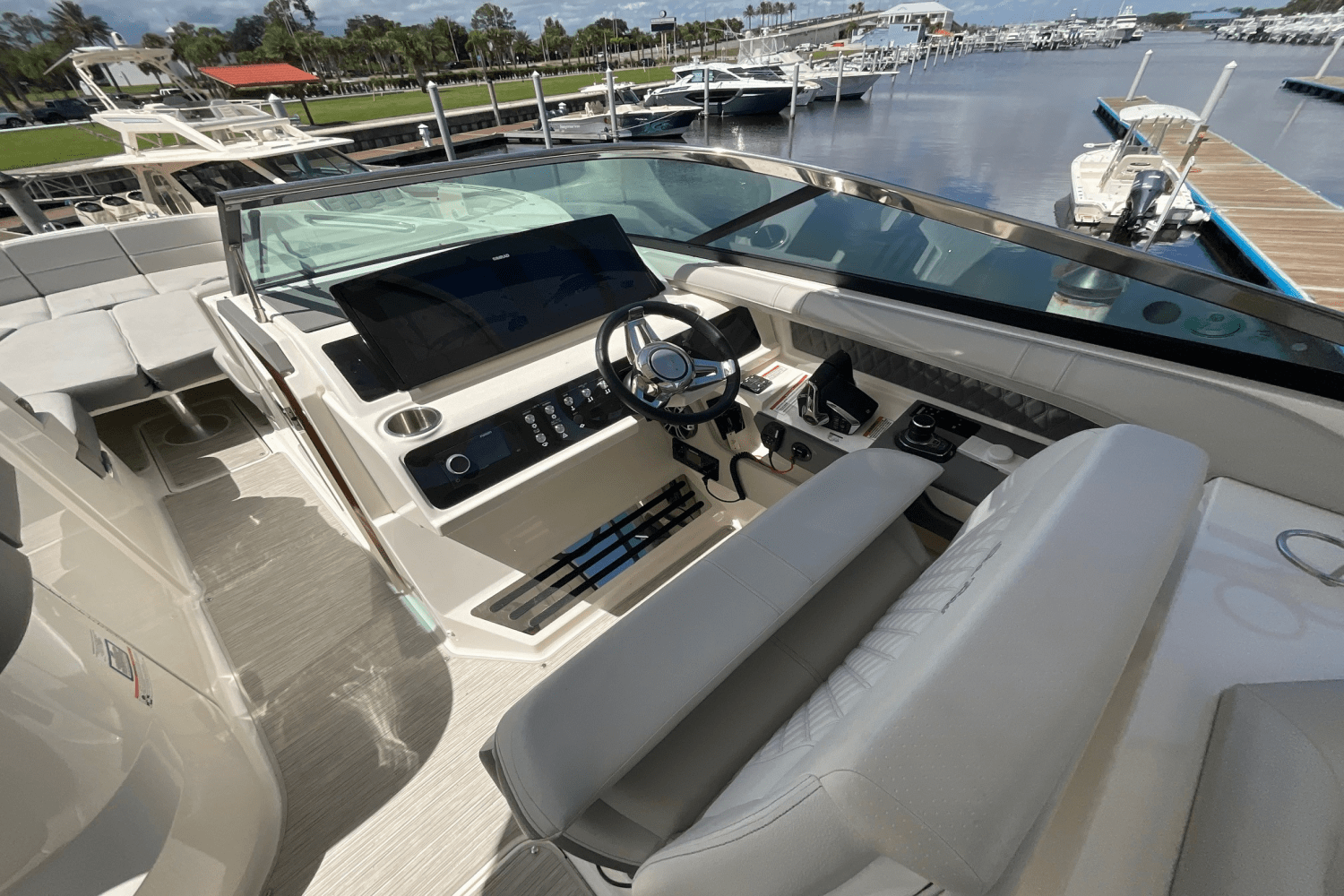 2023 Sea Ray 310 SLX OUTBOARD Image Thumbnail #8