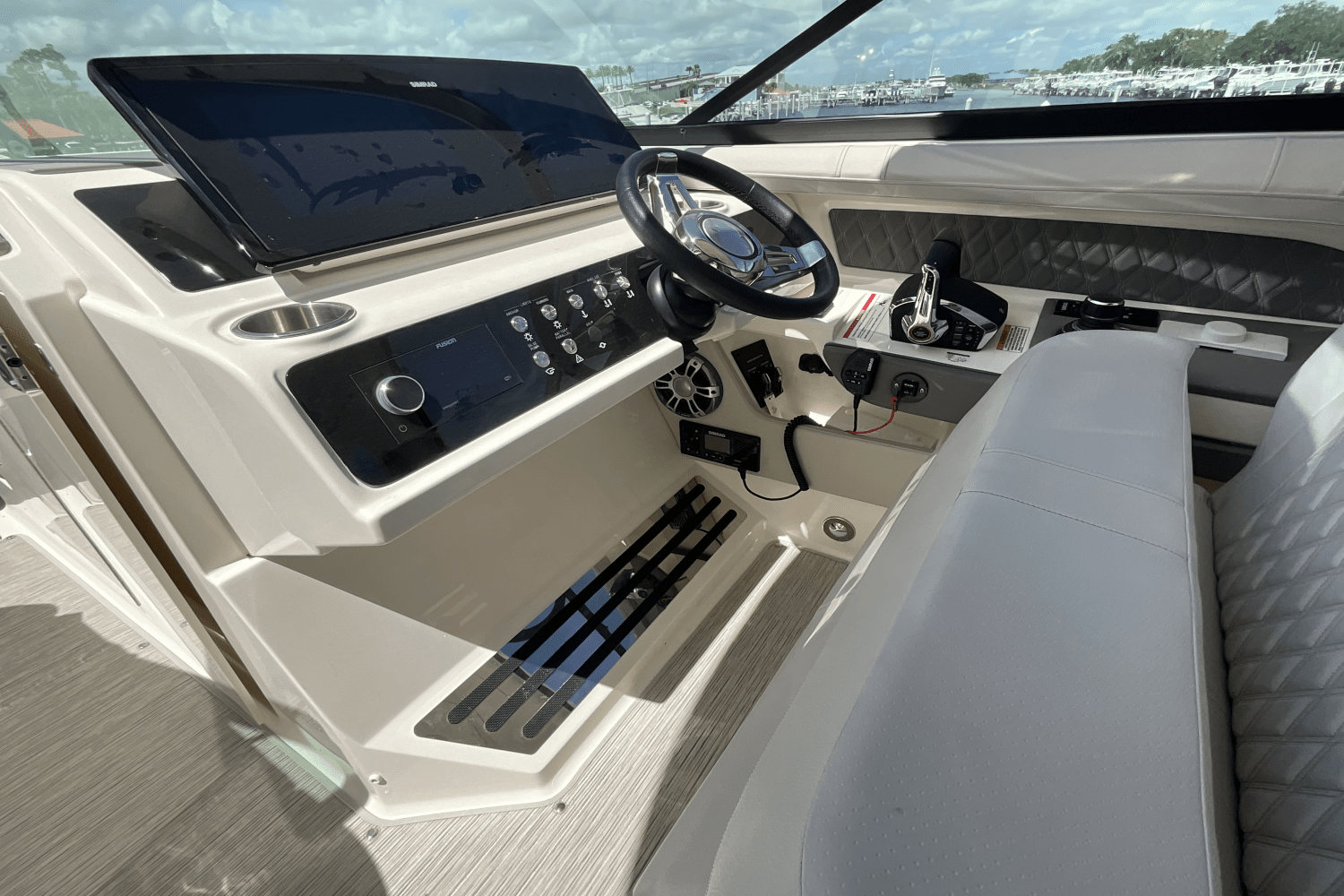 2023 Sea Ray 310 SLX OUTBOARD Image Thumbnail #9