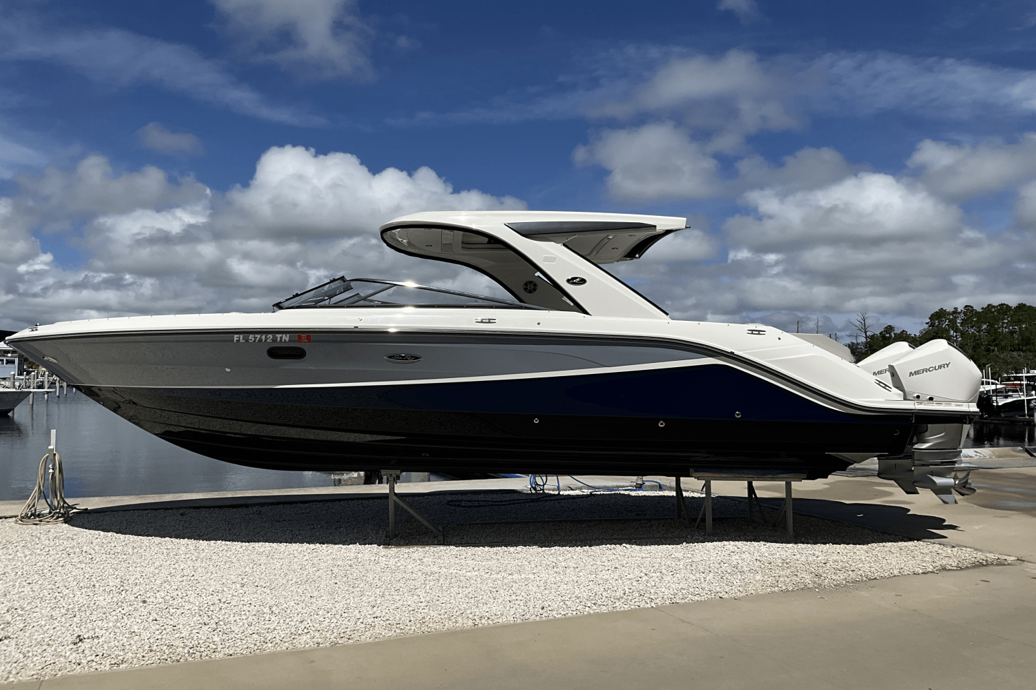 2023 Sea Ray 310 SLX OUTBOARD Image Thumbnail #1