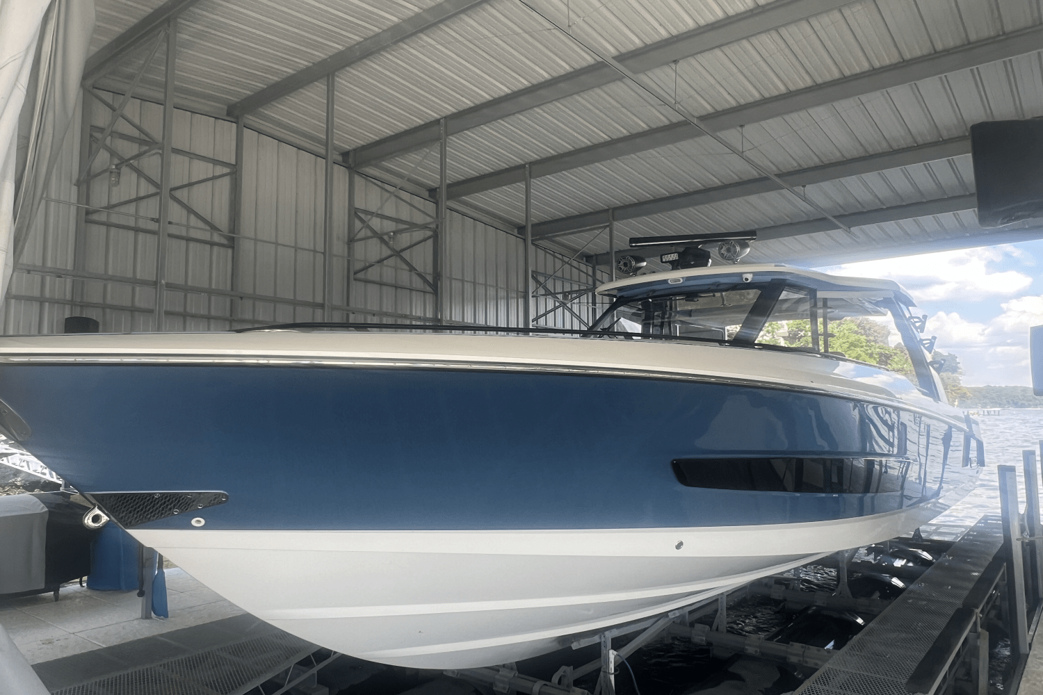 2021 Boston Whaler 420 OUTRAGE Image Thumbnail #9