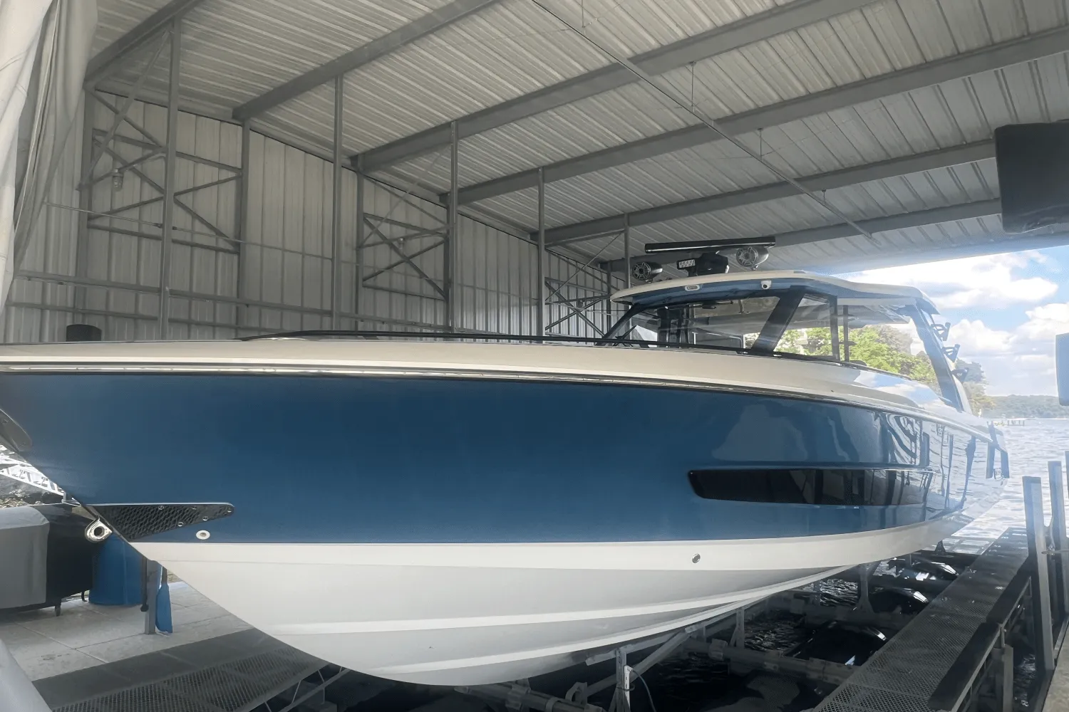 2021 Boston Whaler 420 OUTRAGE Image Thumbnail #9