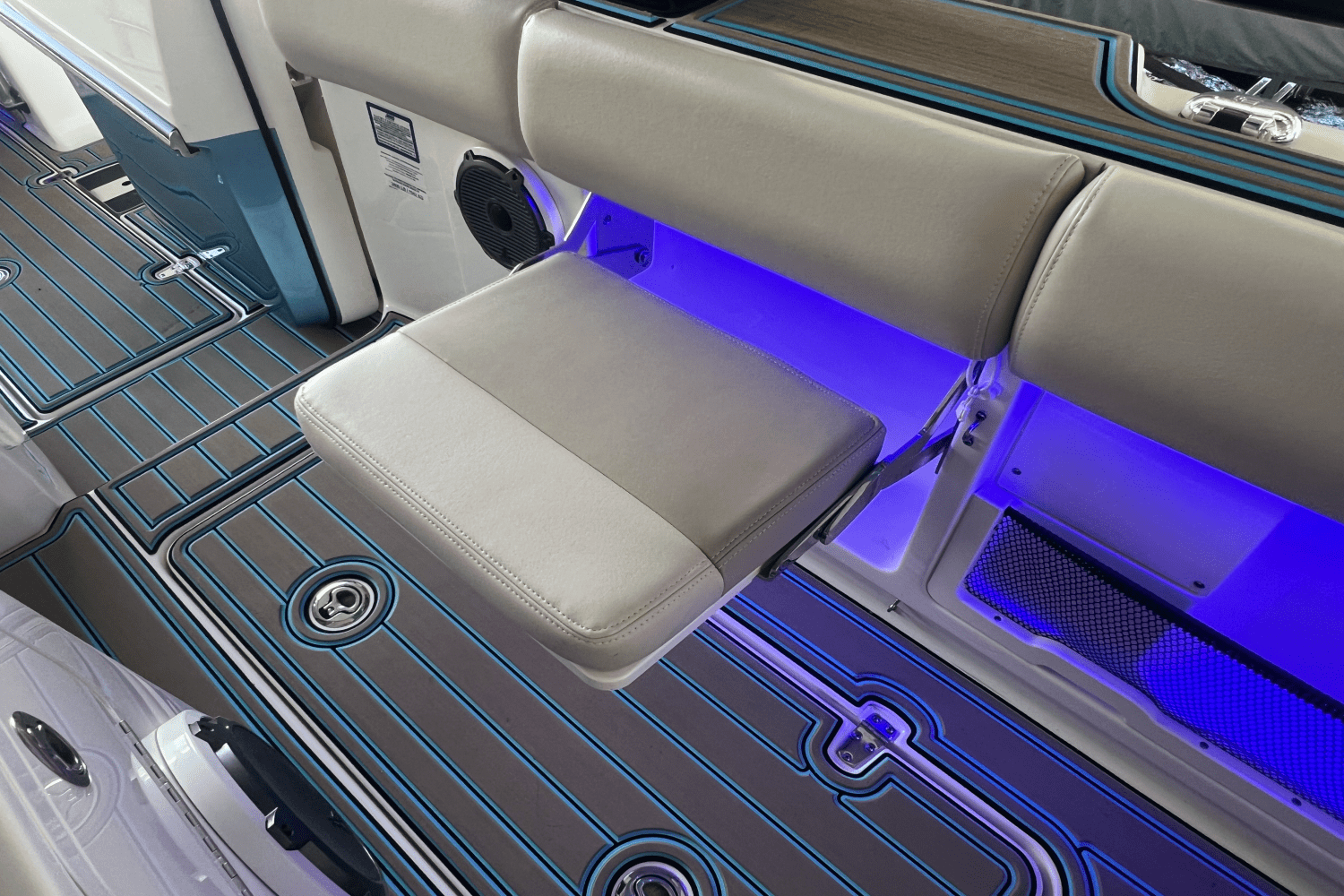 2021 Boston Whaler 420 OUTRAGE Image Thumbnail #30