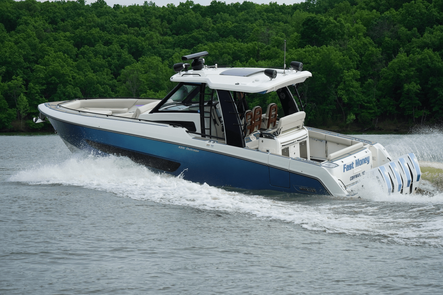 2021 Boston Whaler 420 OUTRAGE Image Thumbnail #2