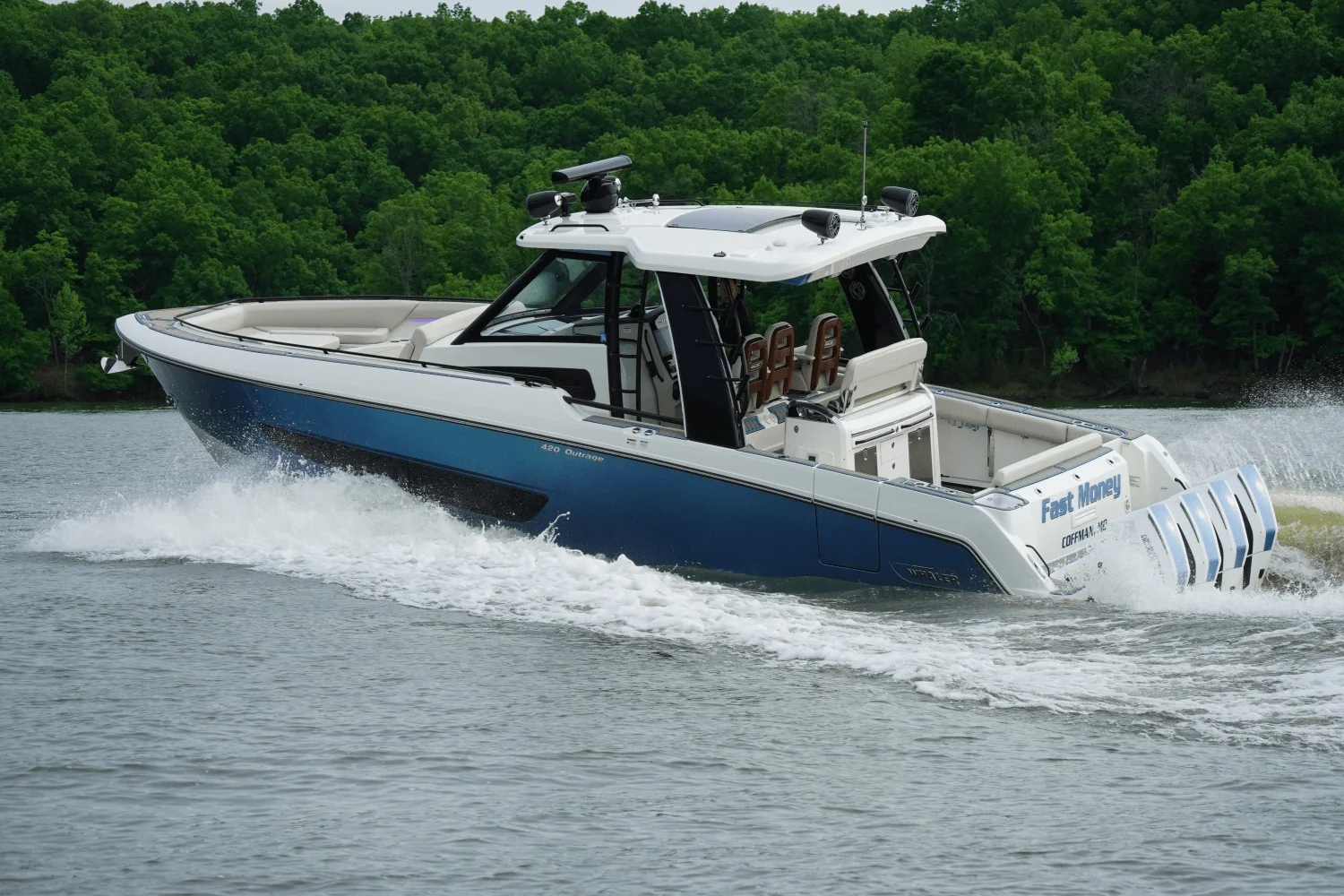 2021 Boston Whaler 420 OUTRAGE Image Thumbnail #2