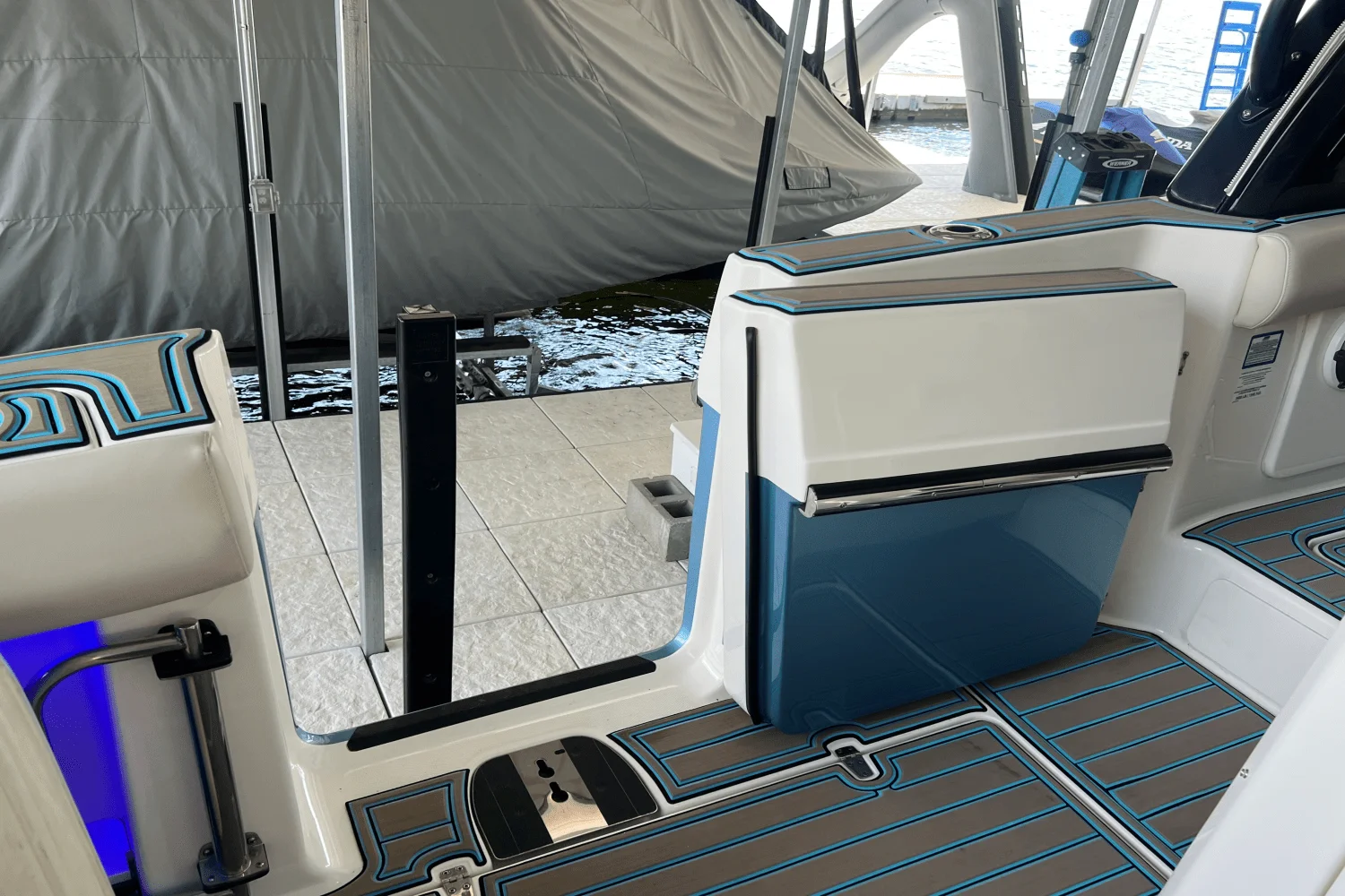 2021 Boston Whaler 420 OUTRAGE Image Thumbnail #48