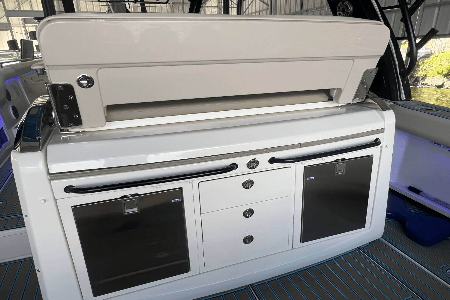 2021 Boston Whaler 420 OUTRAGE Image Thumbnail #23