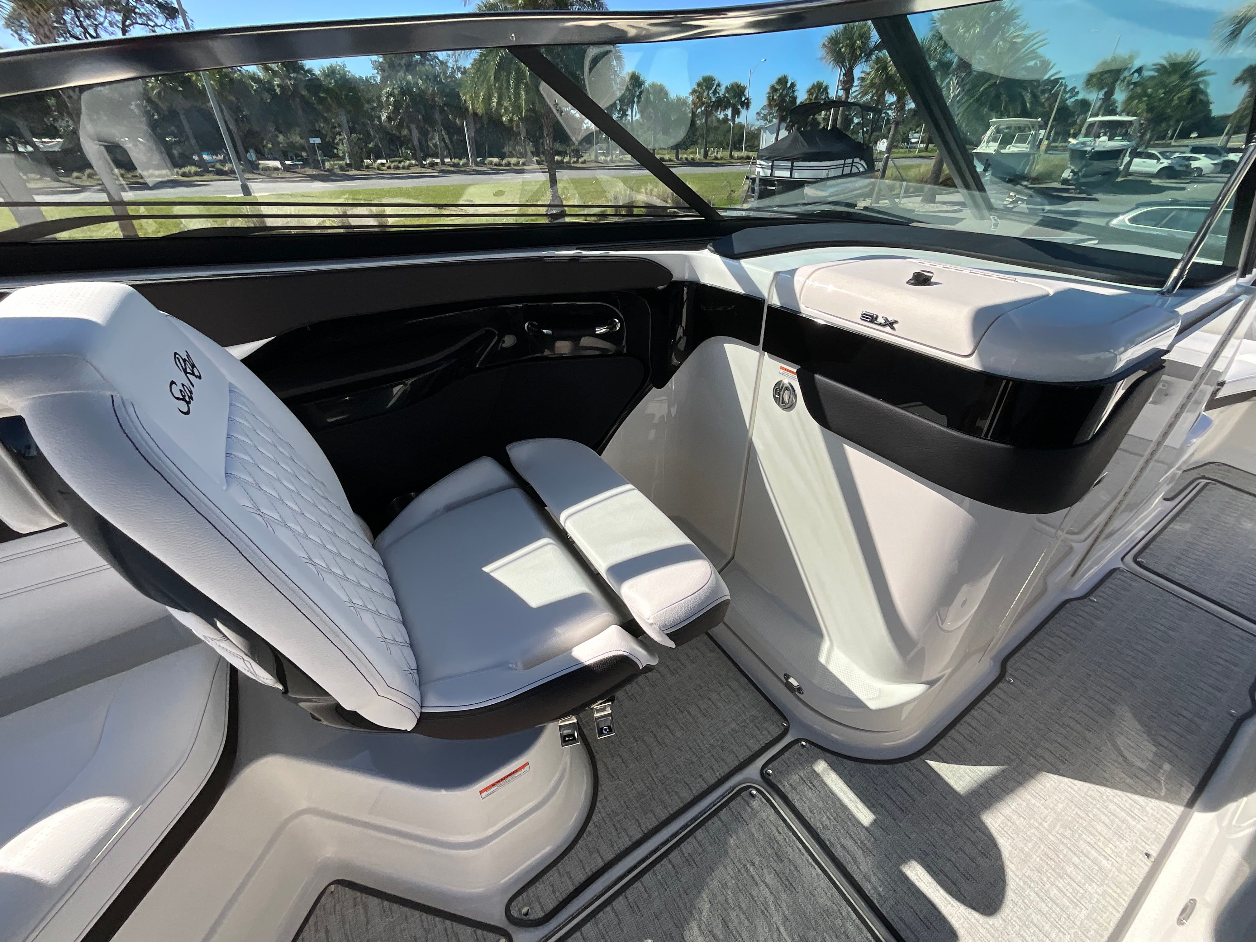 2026 Sea Ray SLX 280 Outboard Image Thumbnail #27