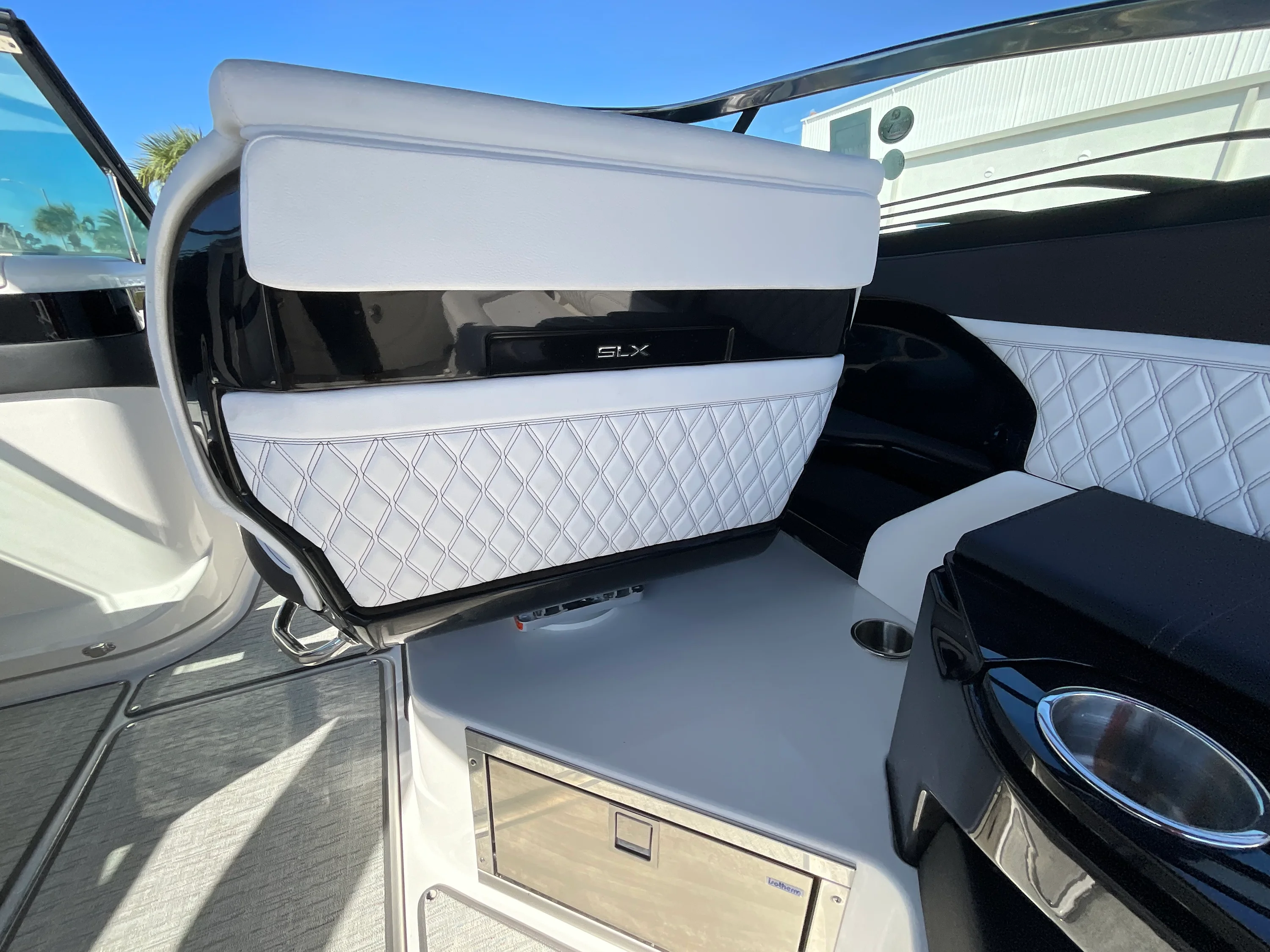 2026 Sea Ray SLX 280 Outboard Image Thumbnail #21