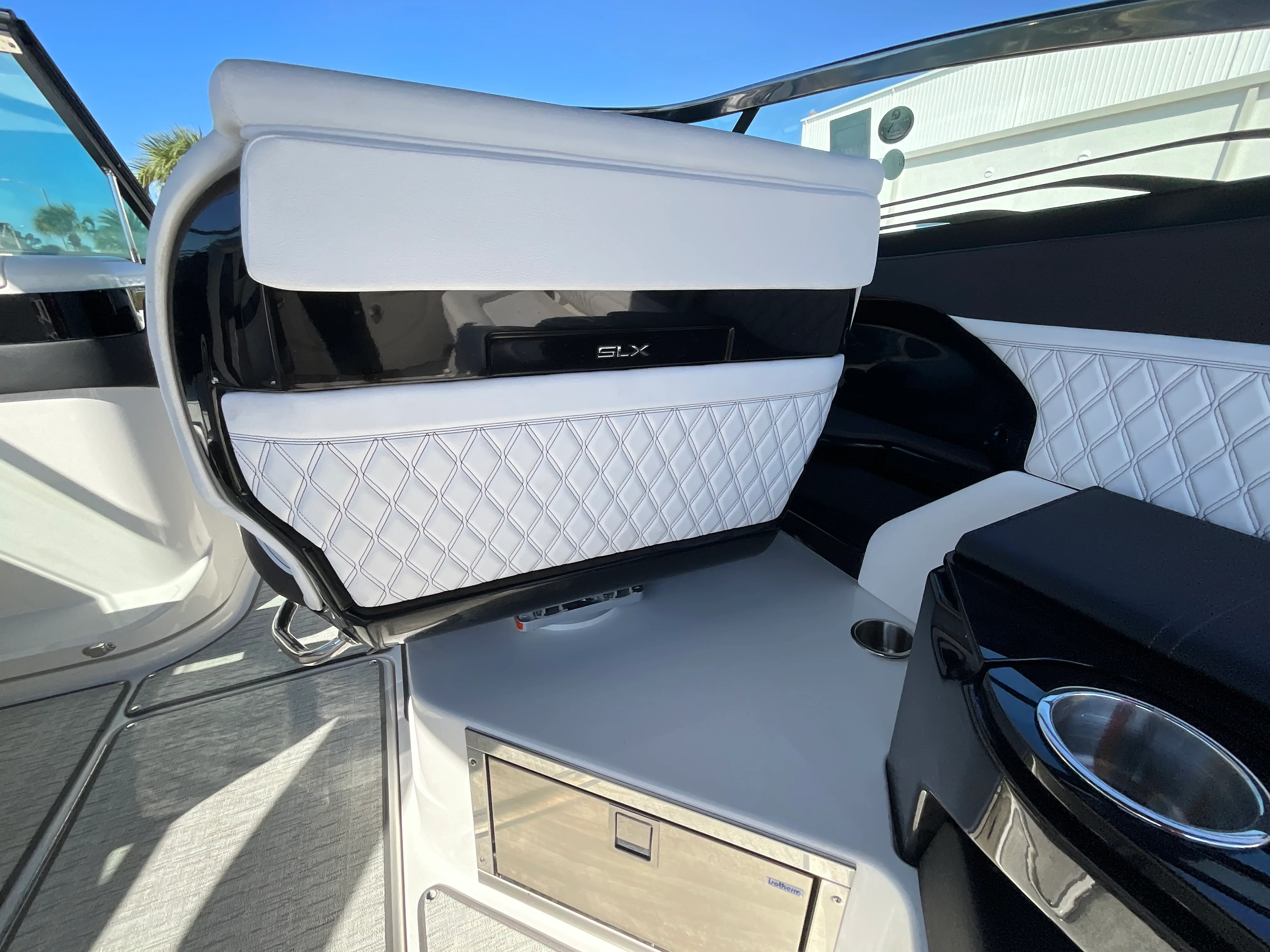 2026 Sea Ray SLX 280 Outboard Image Thumbnail #21