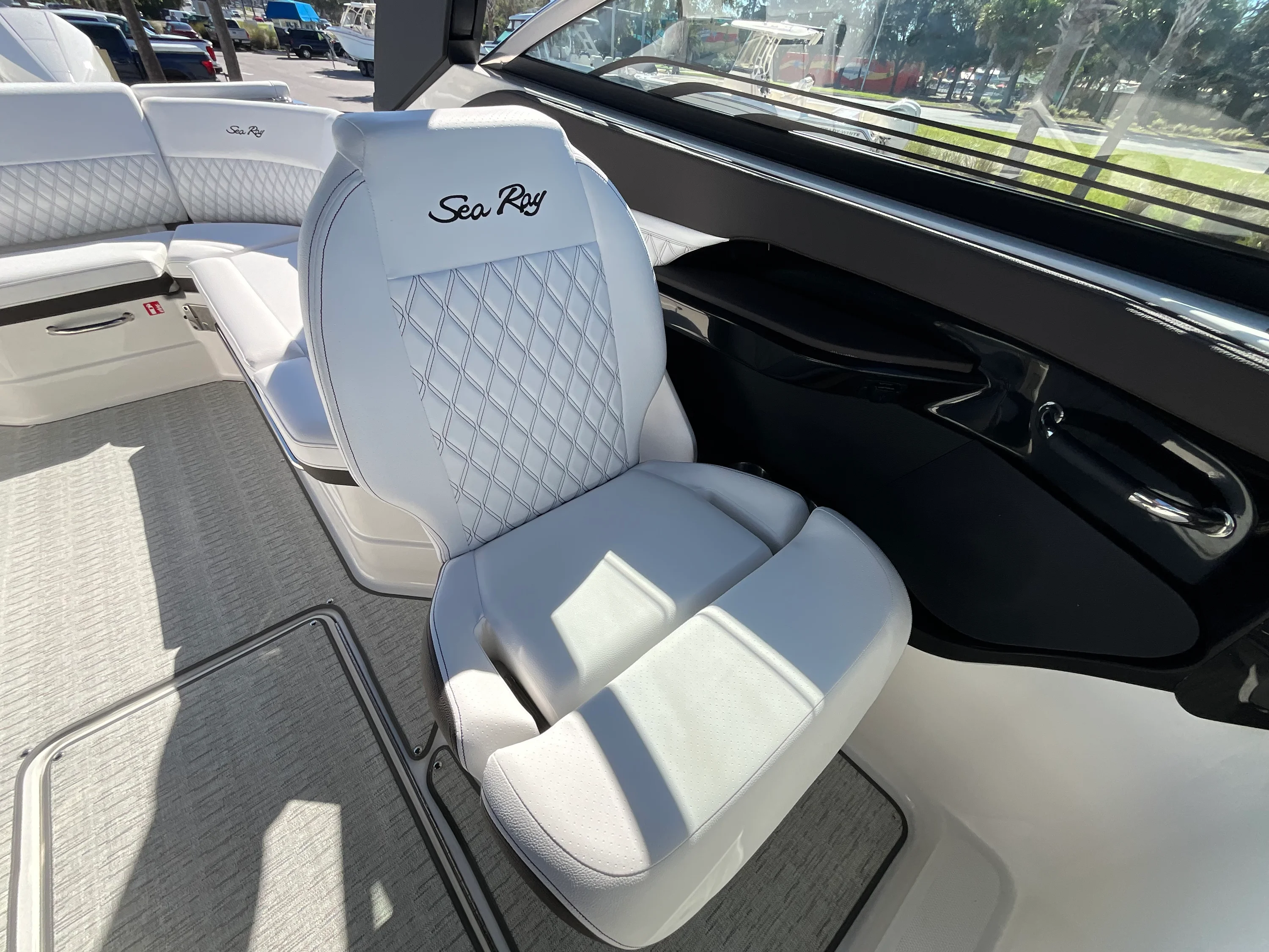 2026 Sea Ray SLX 280 Outboard Image Thumbnail #17