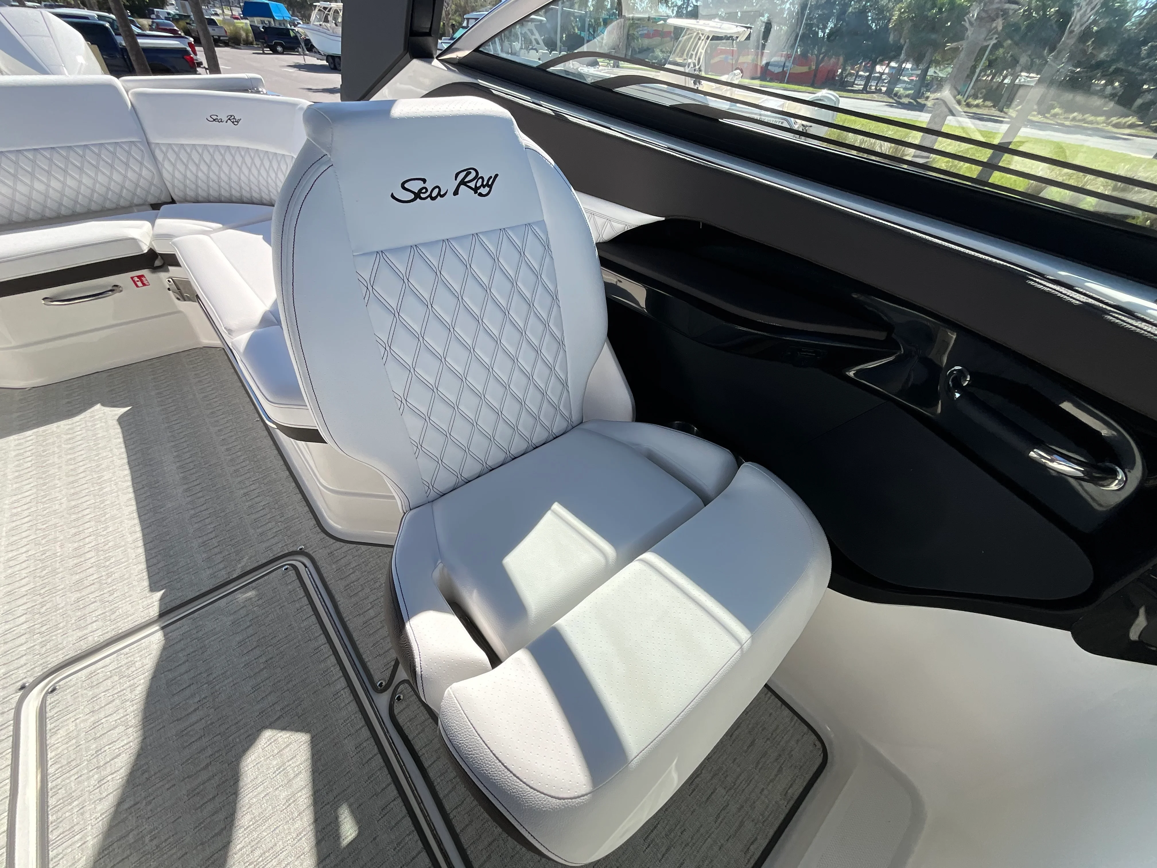 2026 Sea Ray SLX 280 Outboard Image Thumbnail #17