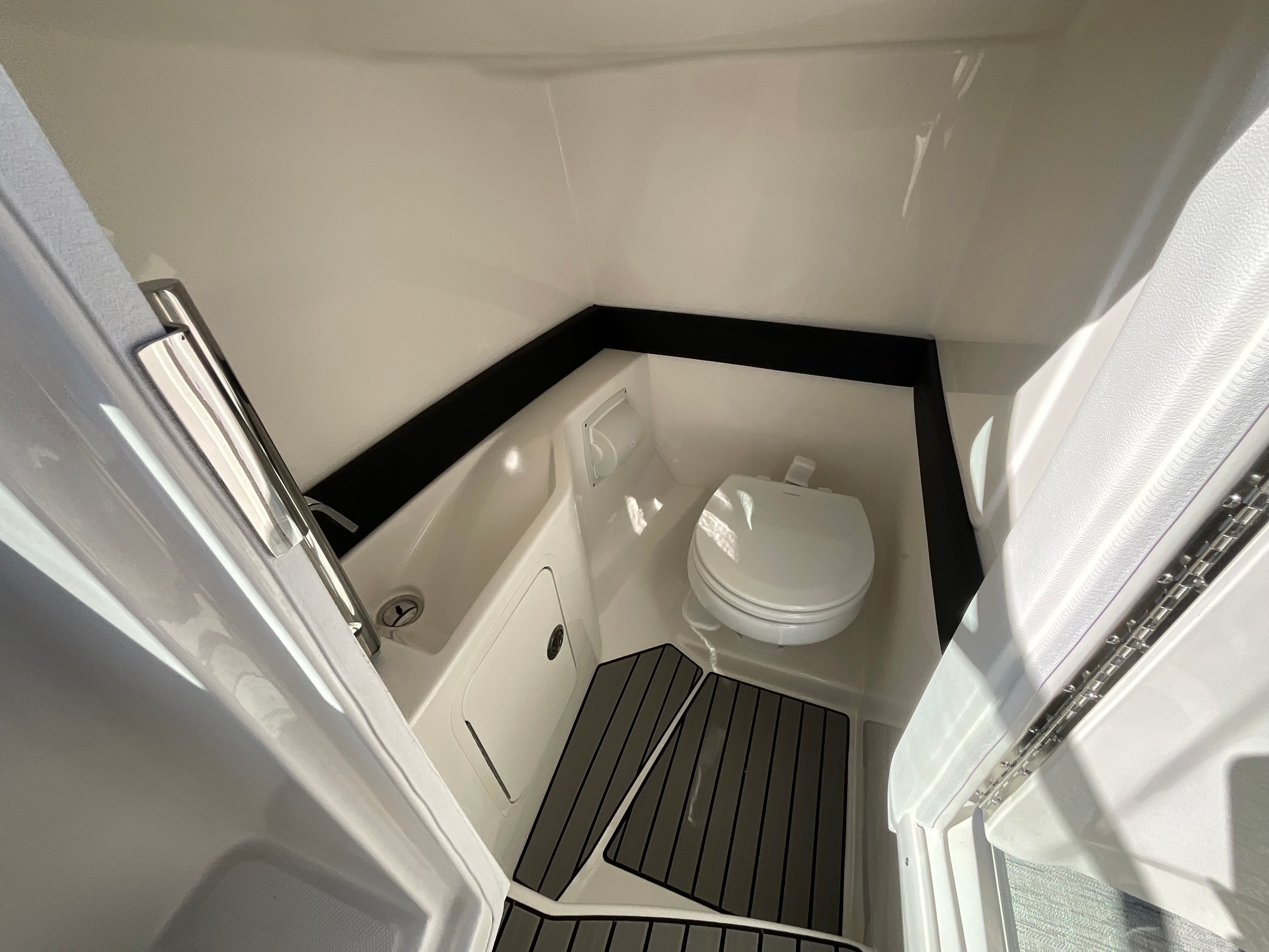 2026 Sea Ray SLX 280 Outboard Image Thumbnail #9