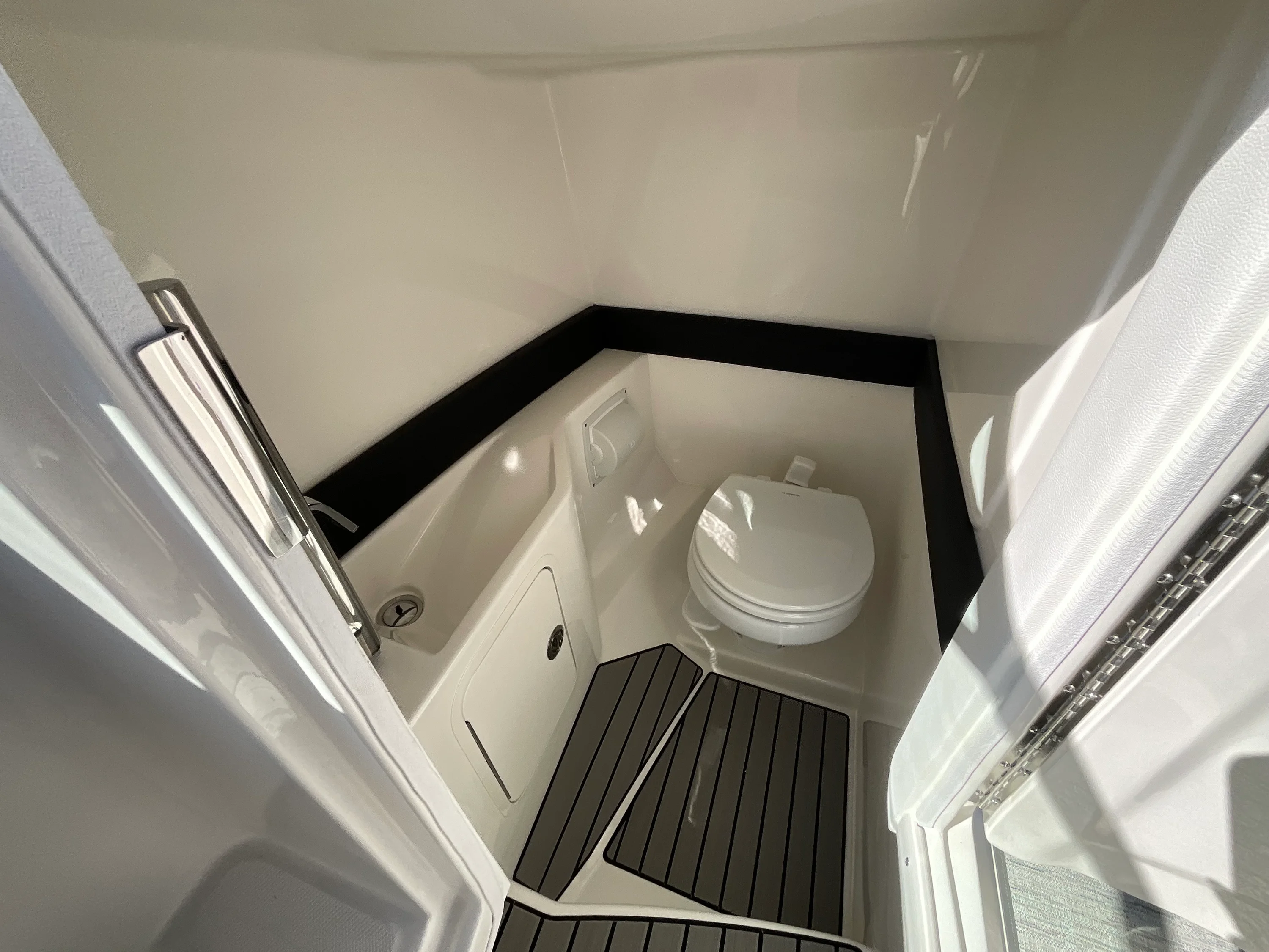 2026 Sea Ray SLX 280 Outboard Image Thumbnail #9