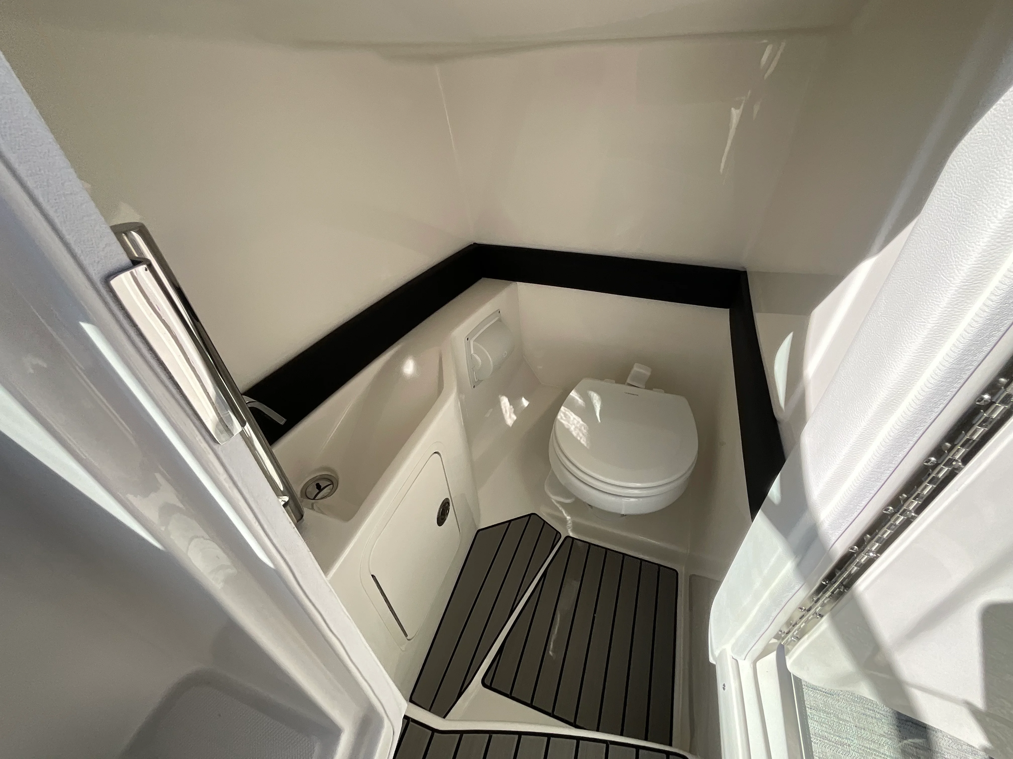 2026 Sea Ray SLX 280 Outboard Image Thumbnail #9