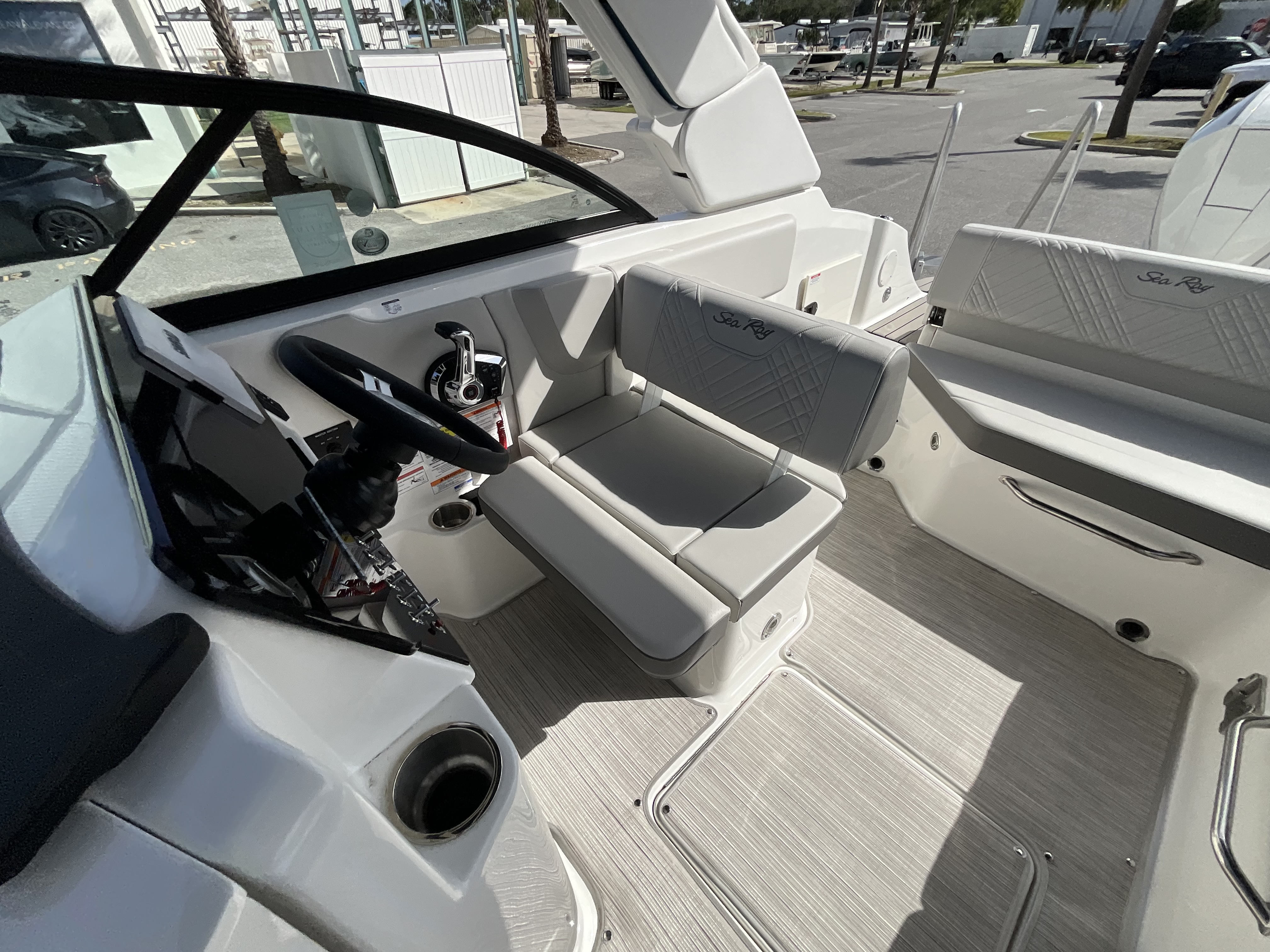 2026 Sea Ray SDX 230 Outboard Image Thumbnail #5