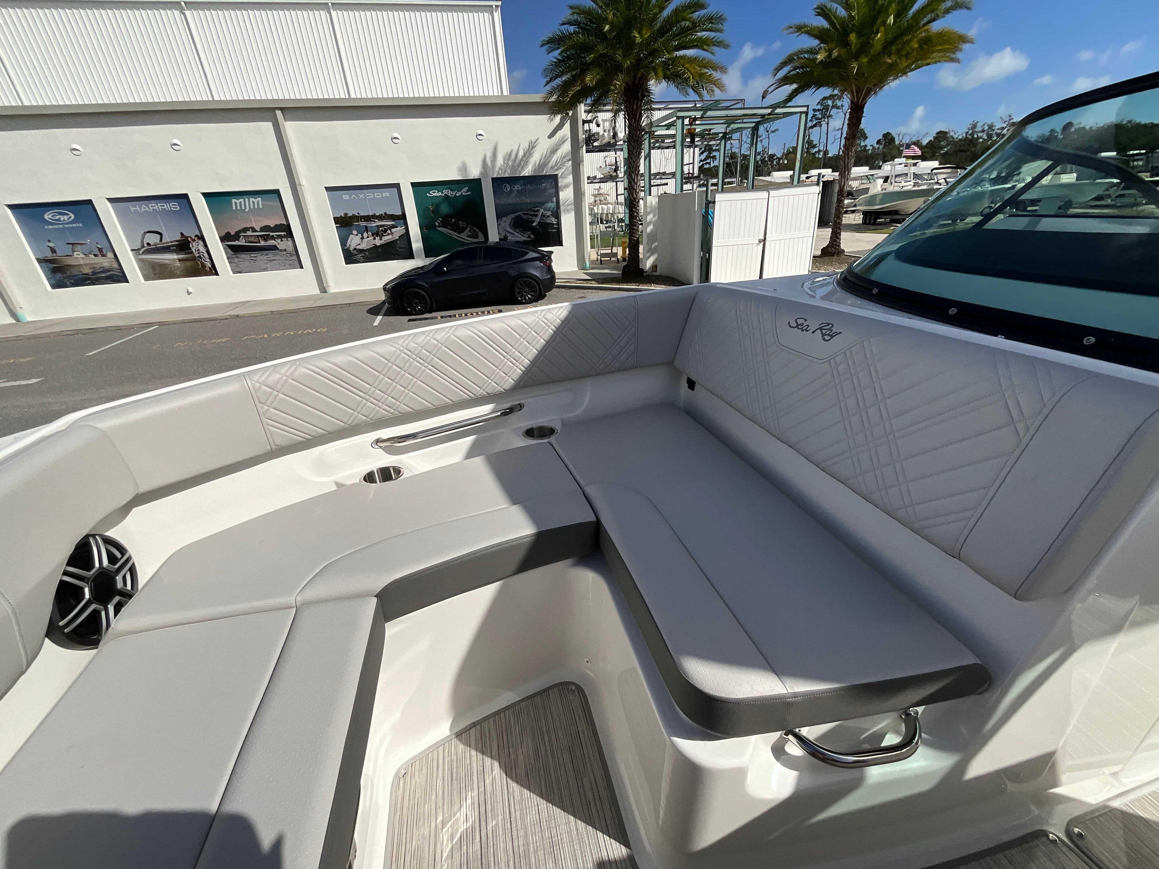 2026 Sea Ray SDX 230 Outboard Image Thumbnail #6