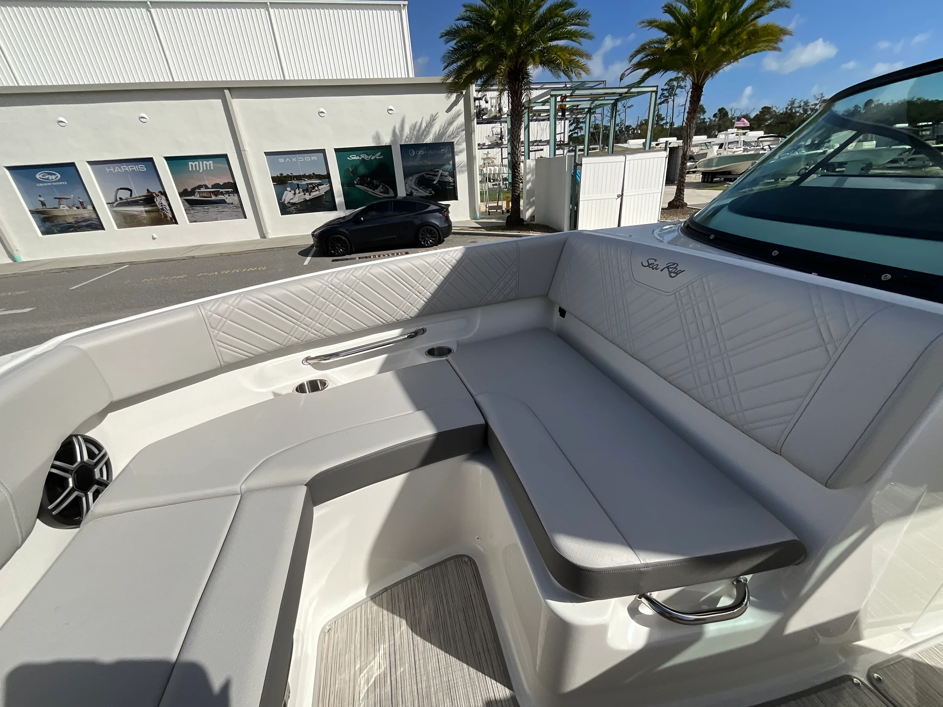 2026 Sea Ray SDX 230 Outboard Image Thumbnail #10