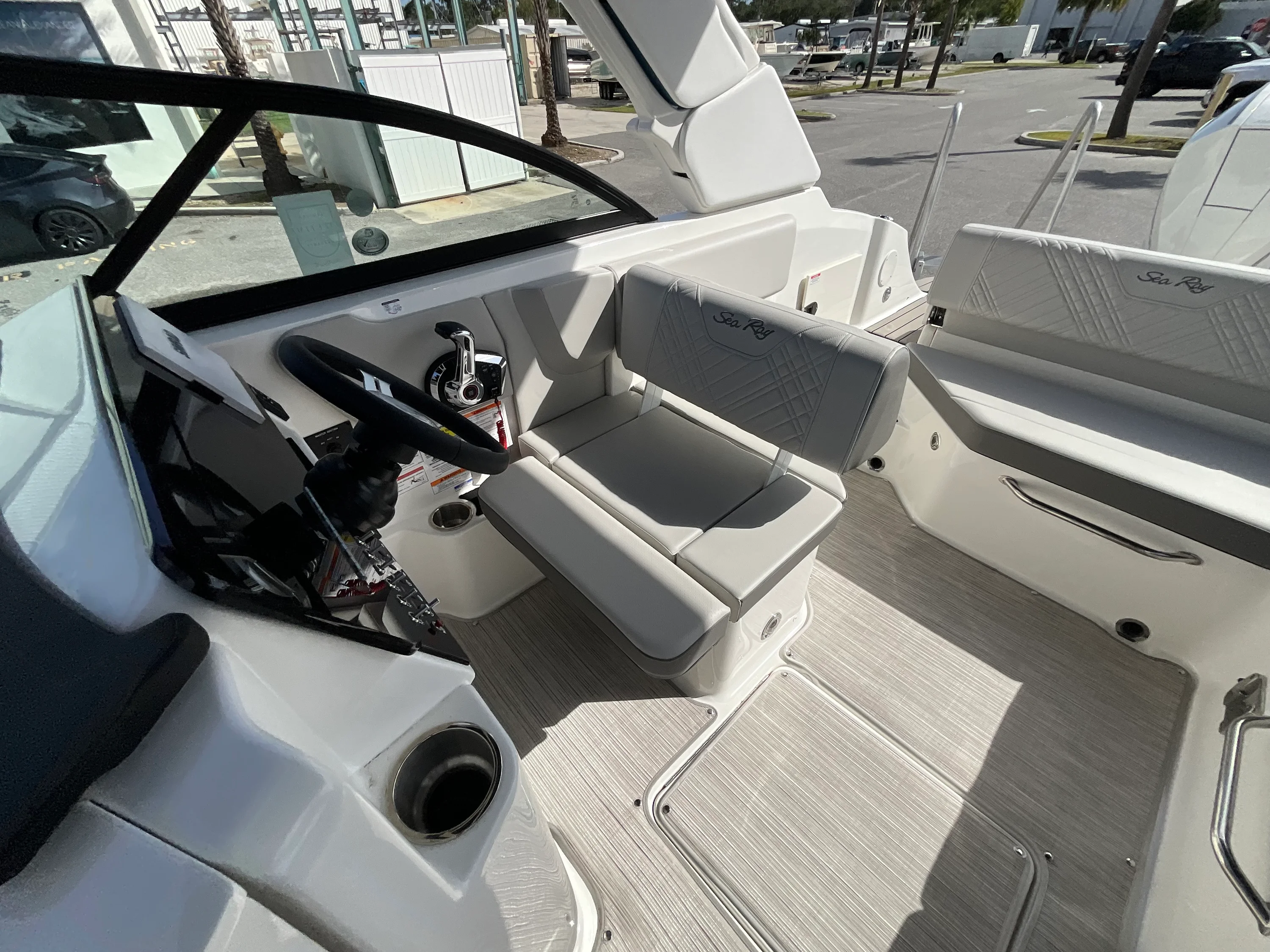 2026 Sea Ray SDX 230 Outboard Image Thumbnail #9