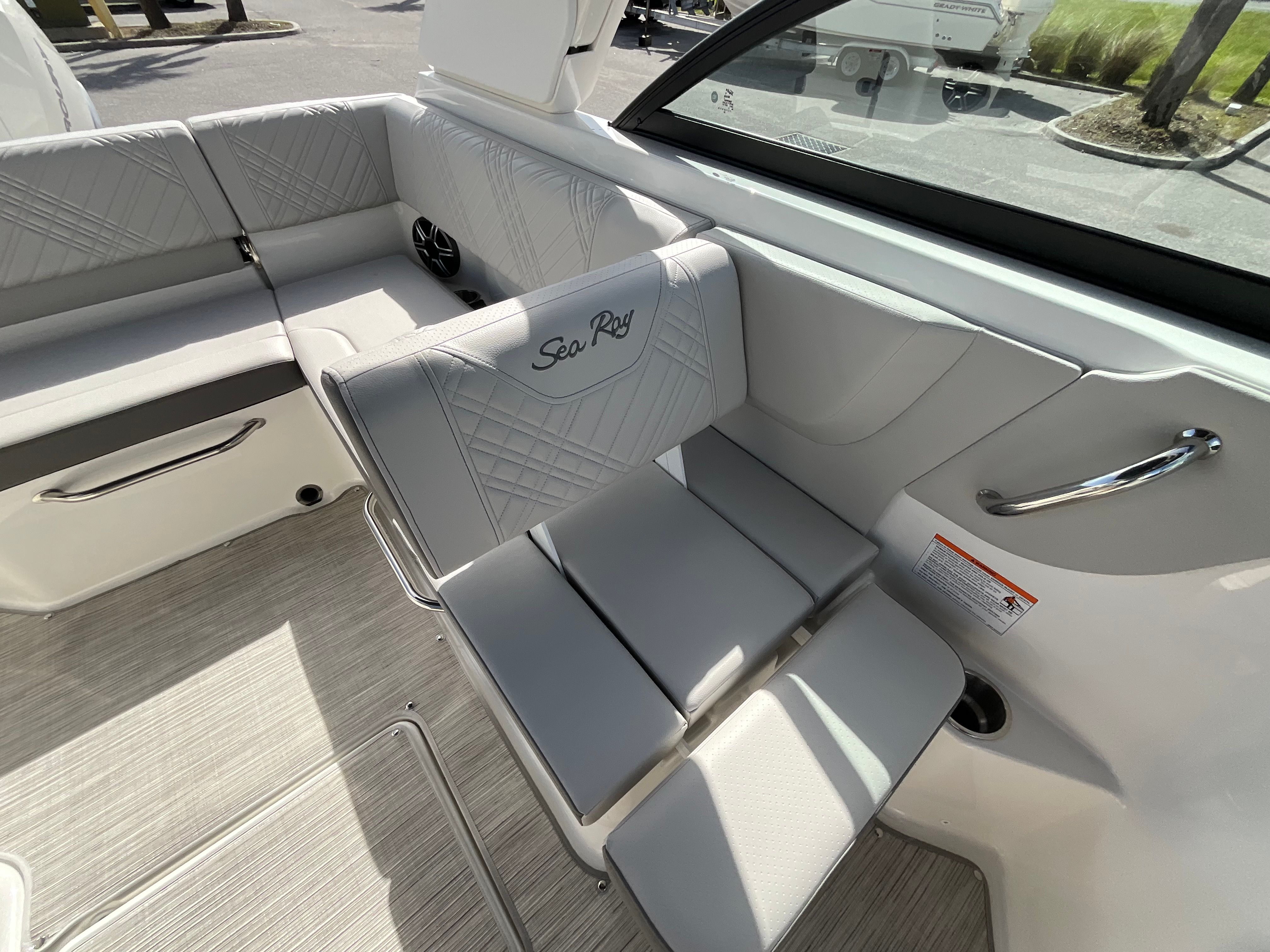 2026 Sea Ray SDX 230 Outboard Image Thumbnail #4