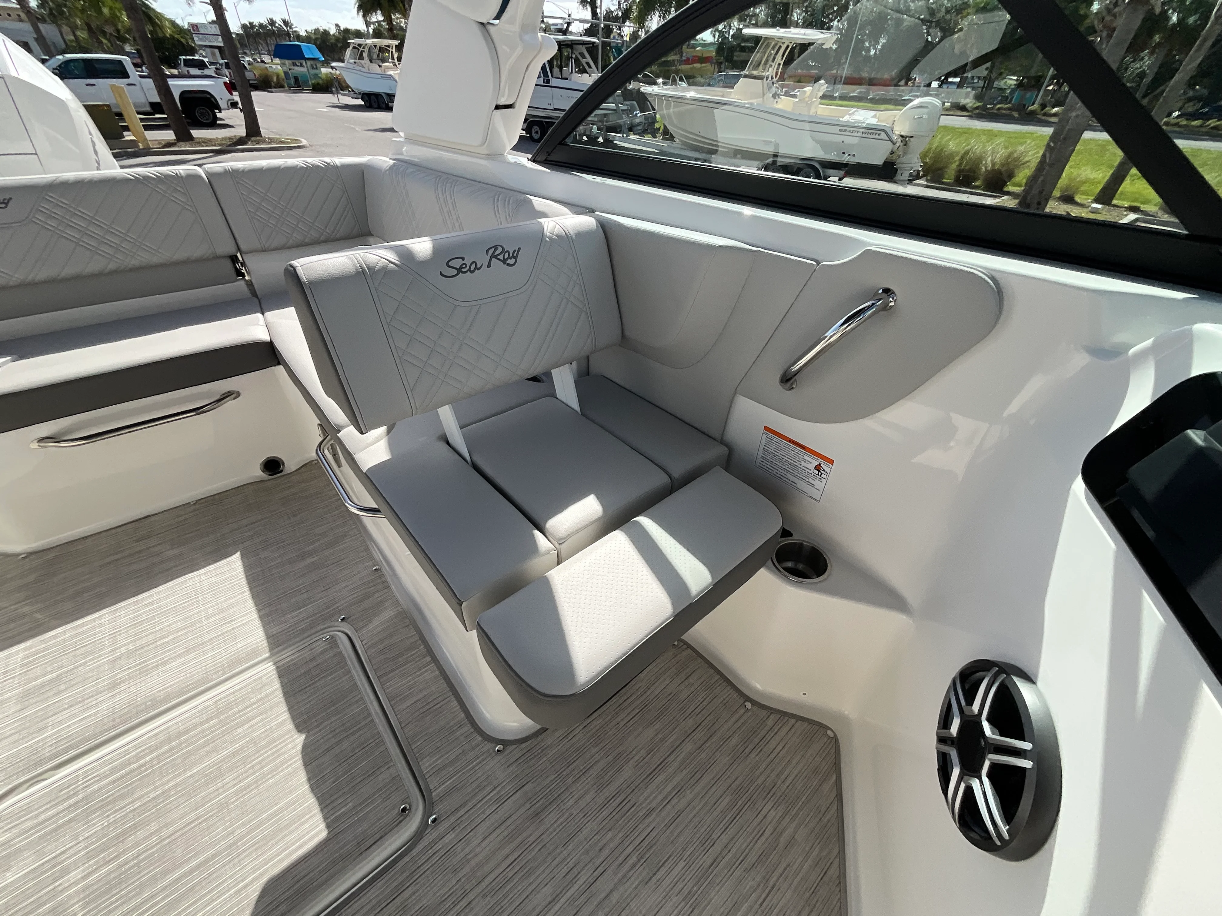 2026 Sea Ray SDX 230 Outboard Image Thumbnail #12