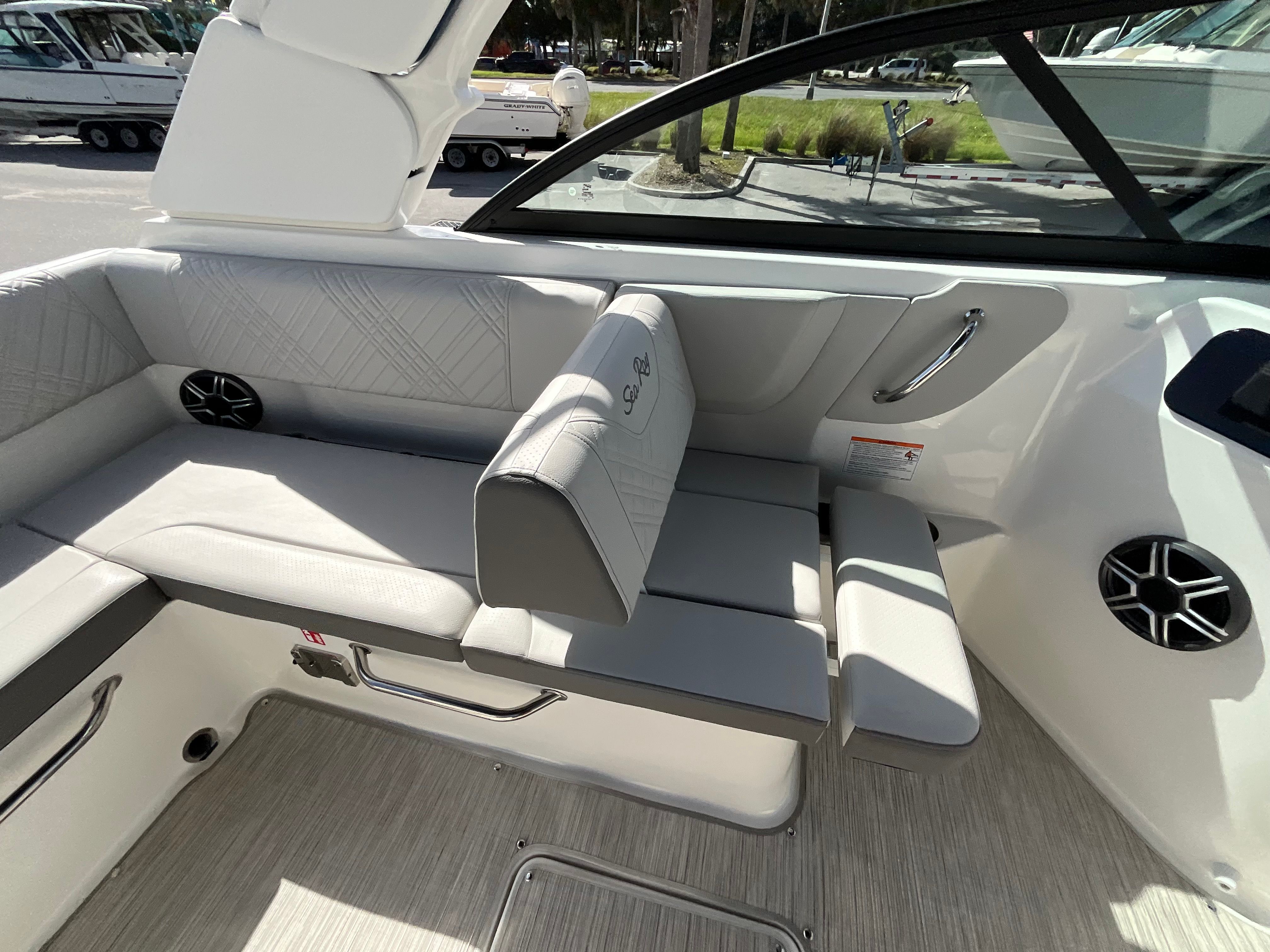 2026 Sea Ray SDX 230 Outboard Image Thumbnail #7