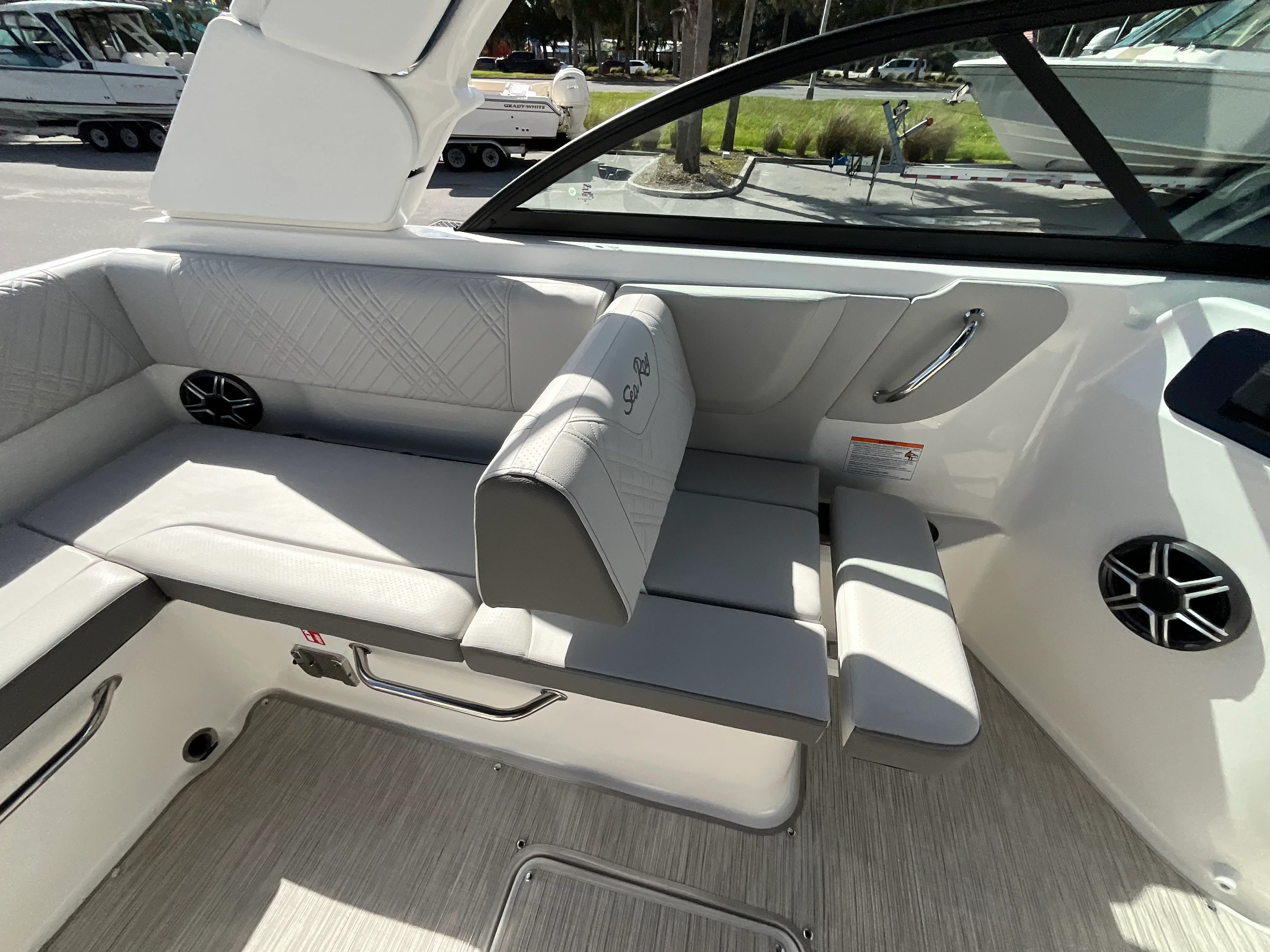 2026 Sea Ray SDX 230 Outboard Image Thumbnail #7