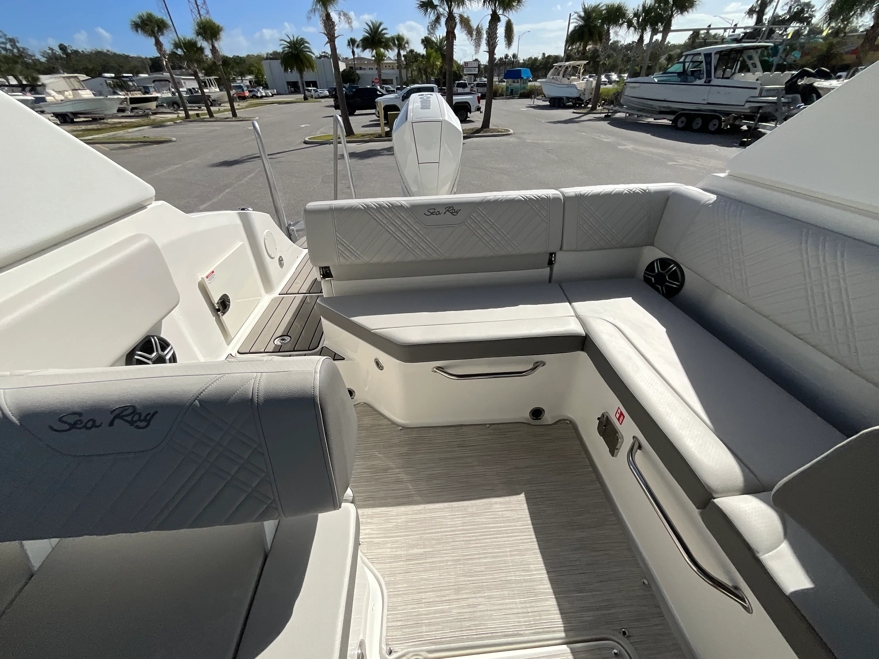 2026 Sea Ray SDX 230 Outboard Image Thumbnail #18