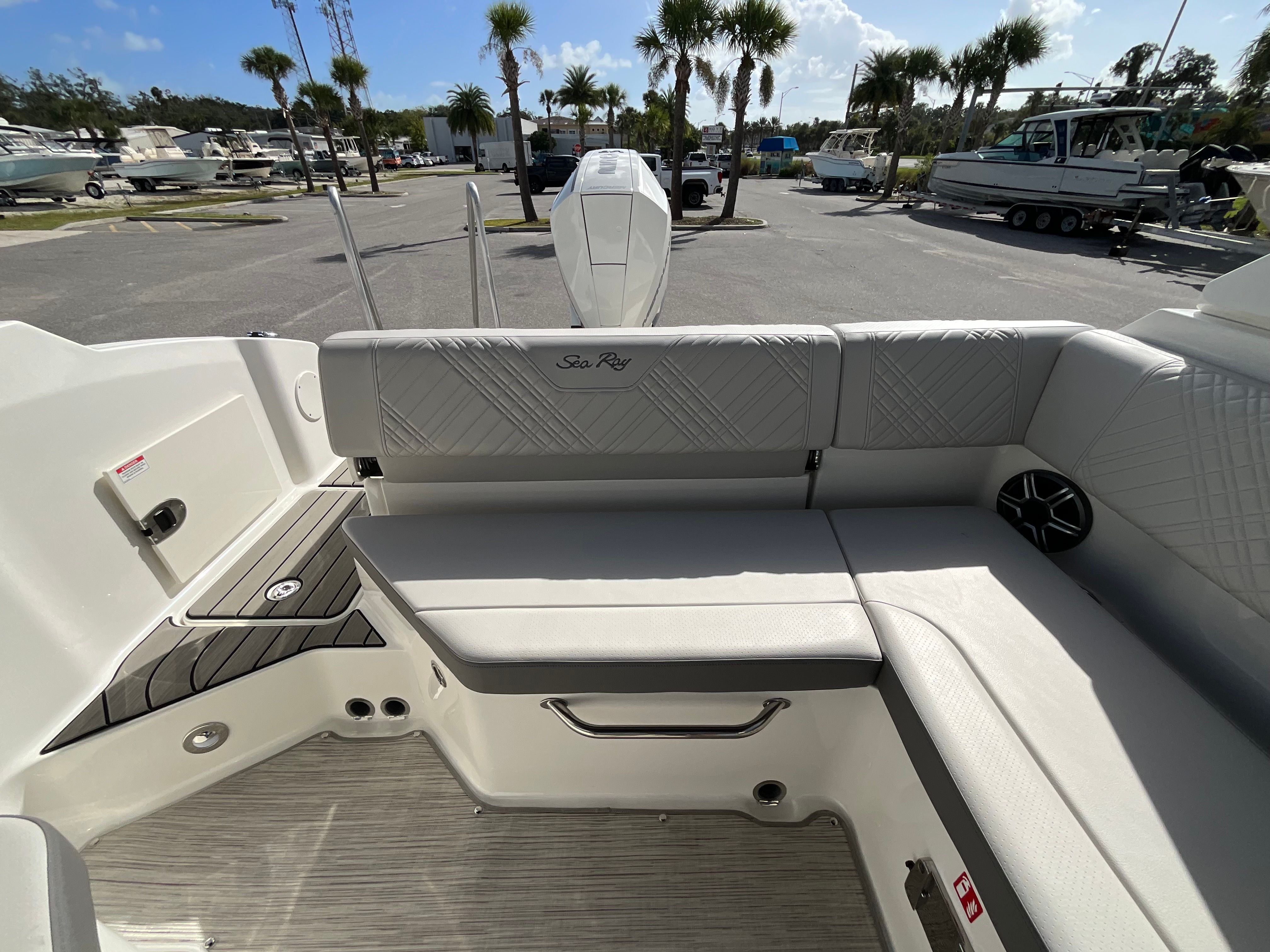 2026 Sea Ray SDX 230 Outboard Image Thumbnail #3