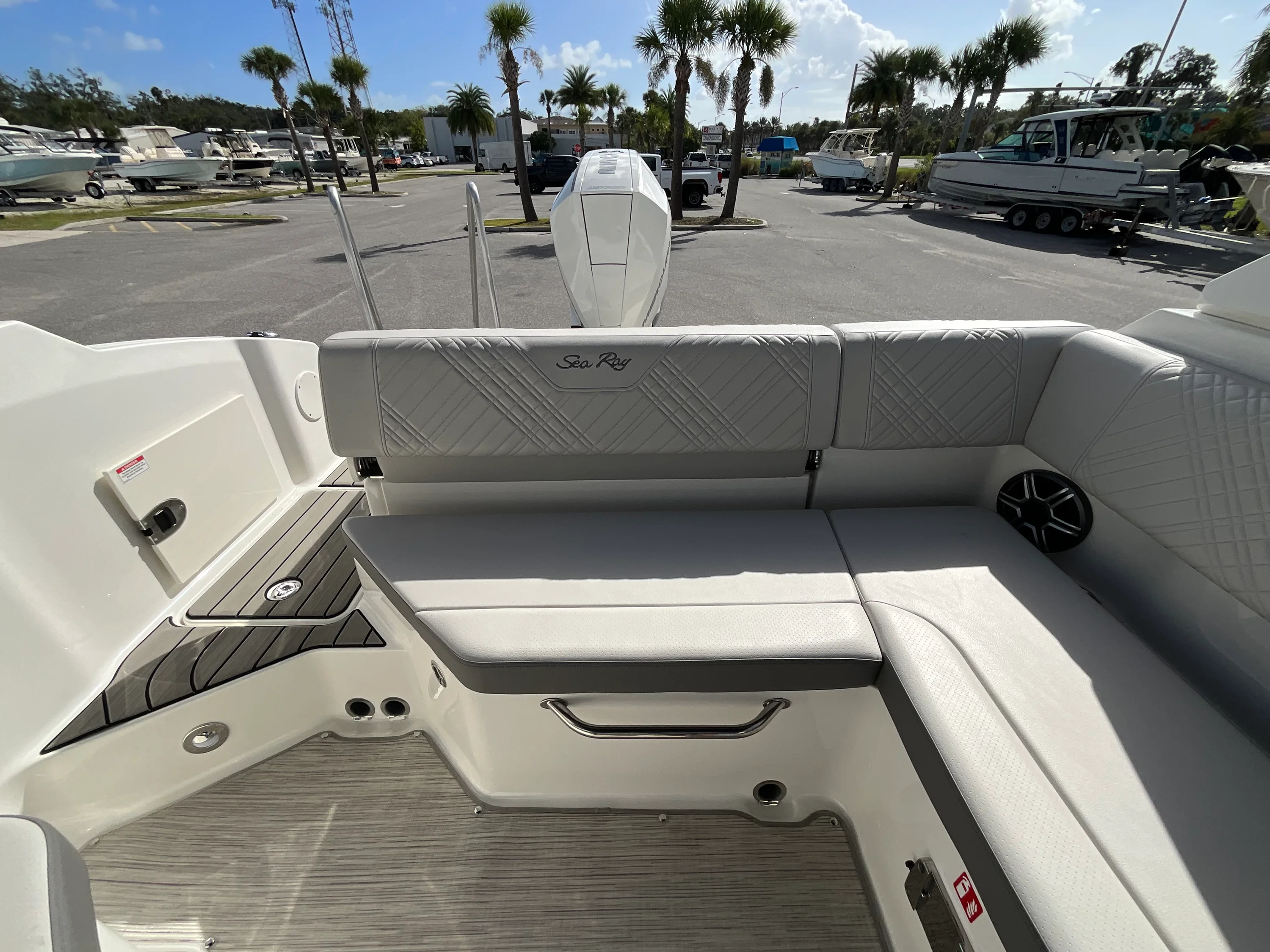 2026 Sea Ray SDX 230 Outboard Image Thumbnail #7