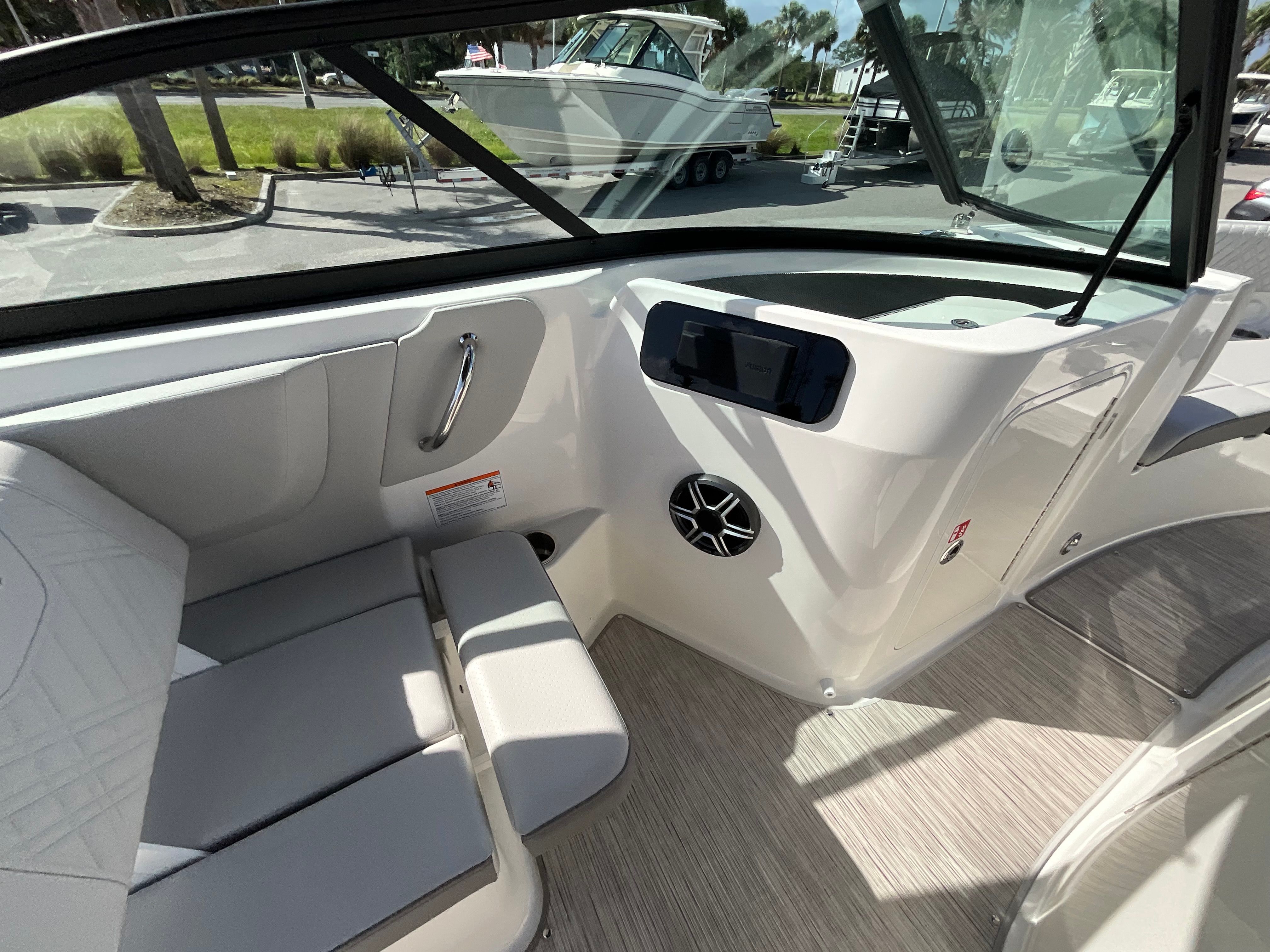 2026 Sea Ray SDX 230 Outboard Image Thumbnail #9