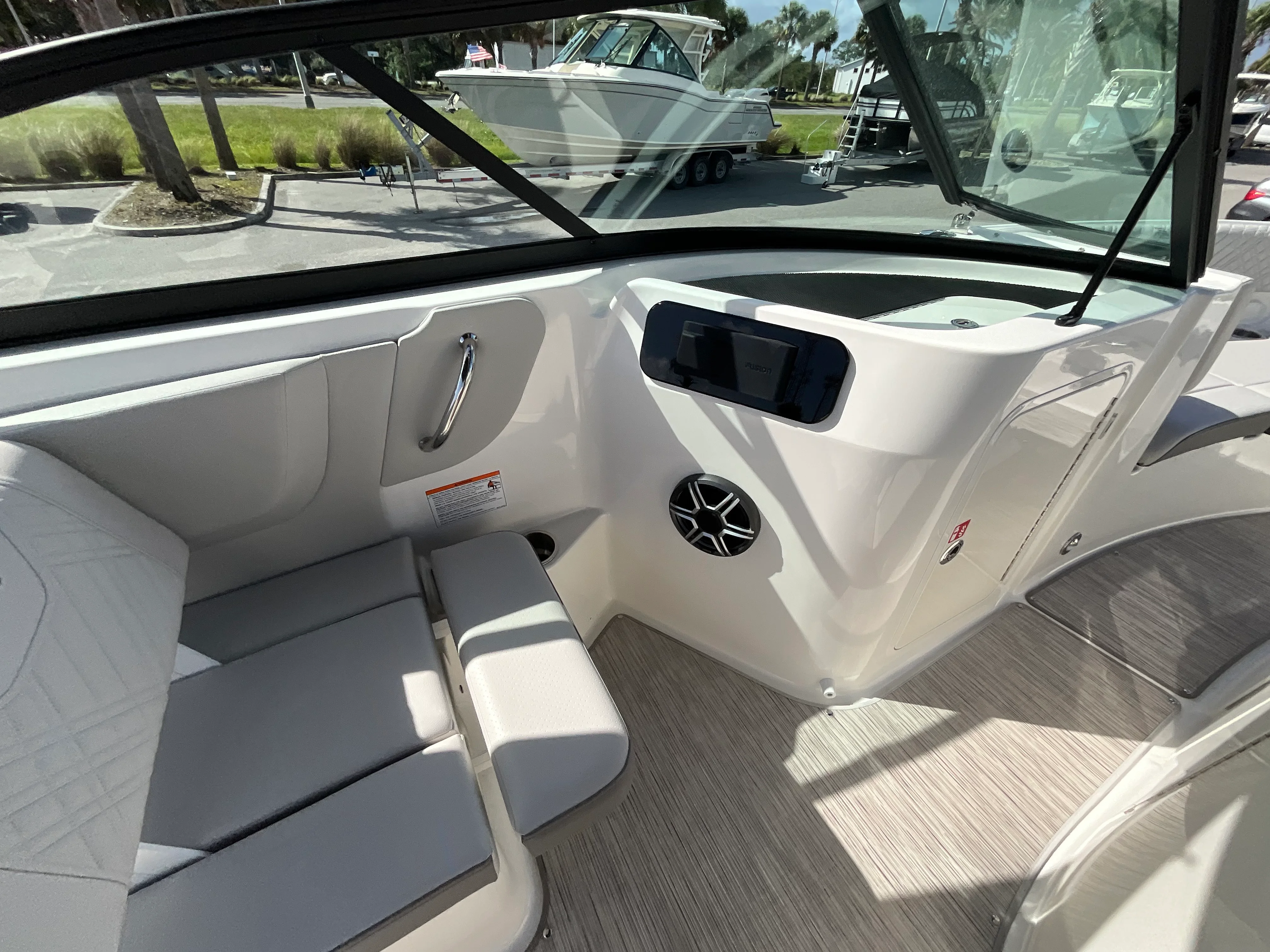 2026 Sea Ray SDX 230 Outboard Image Thumbnail #9