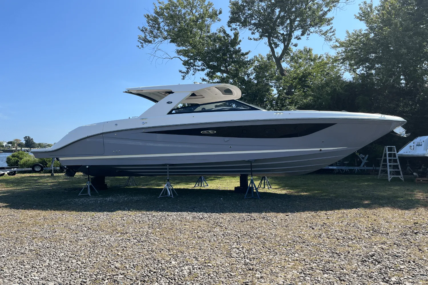2022 Sea Ray SLX 400 Image Thumbnail #1