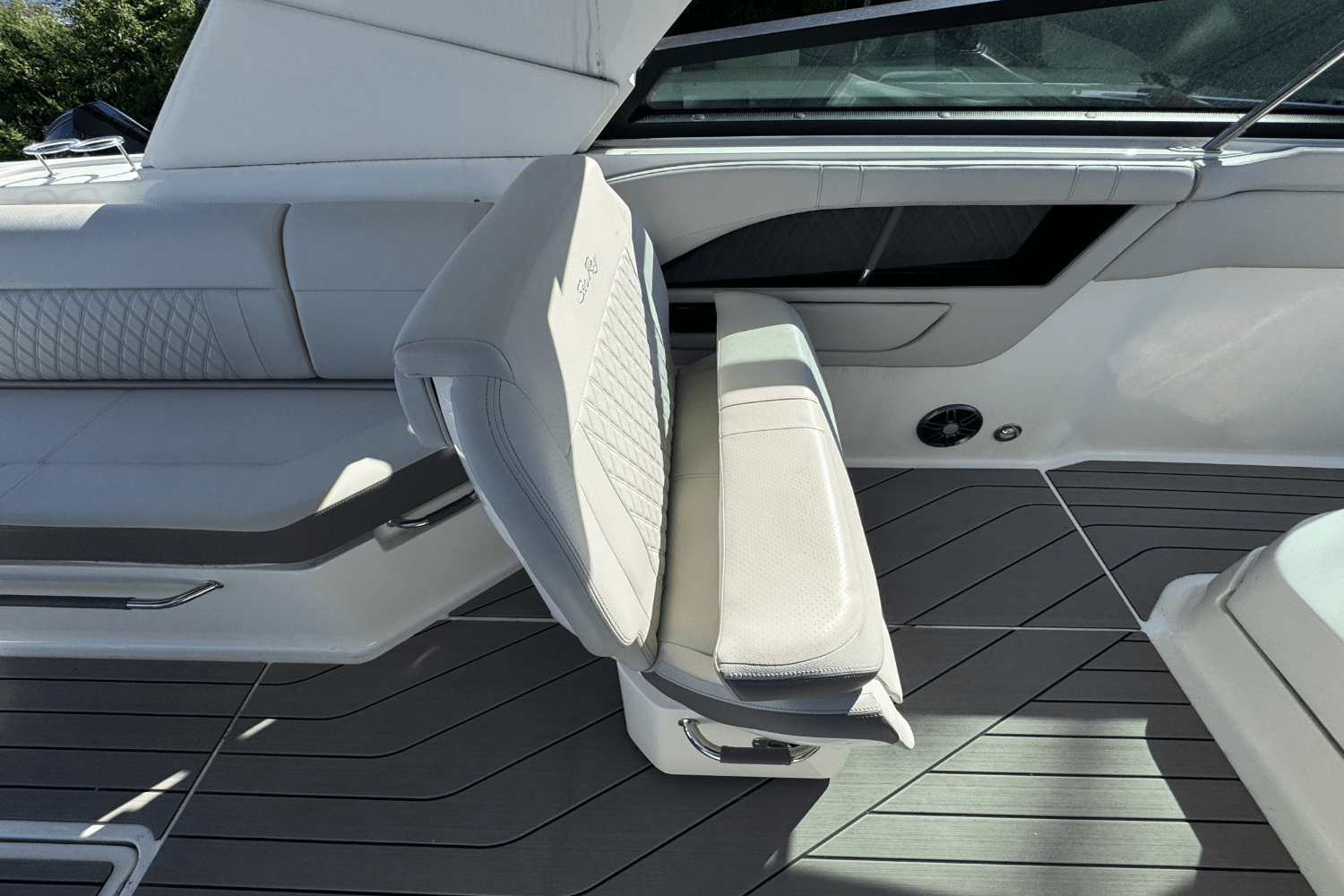 2022 Sea Ray SLX 400 Image Thumbnail #29