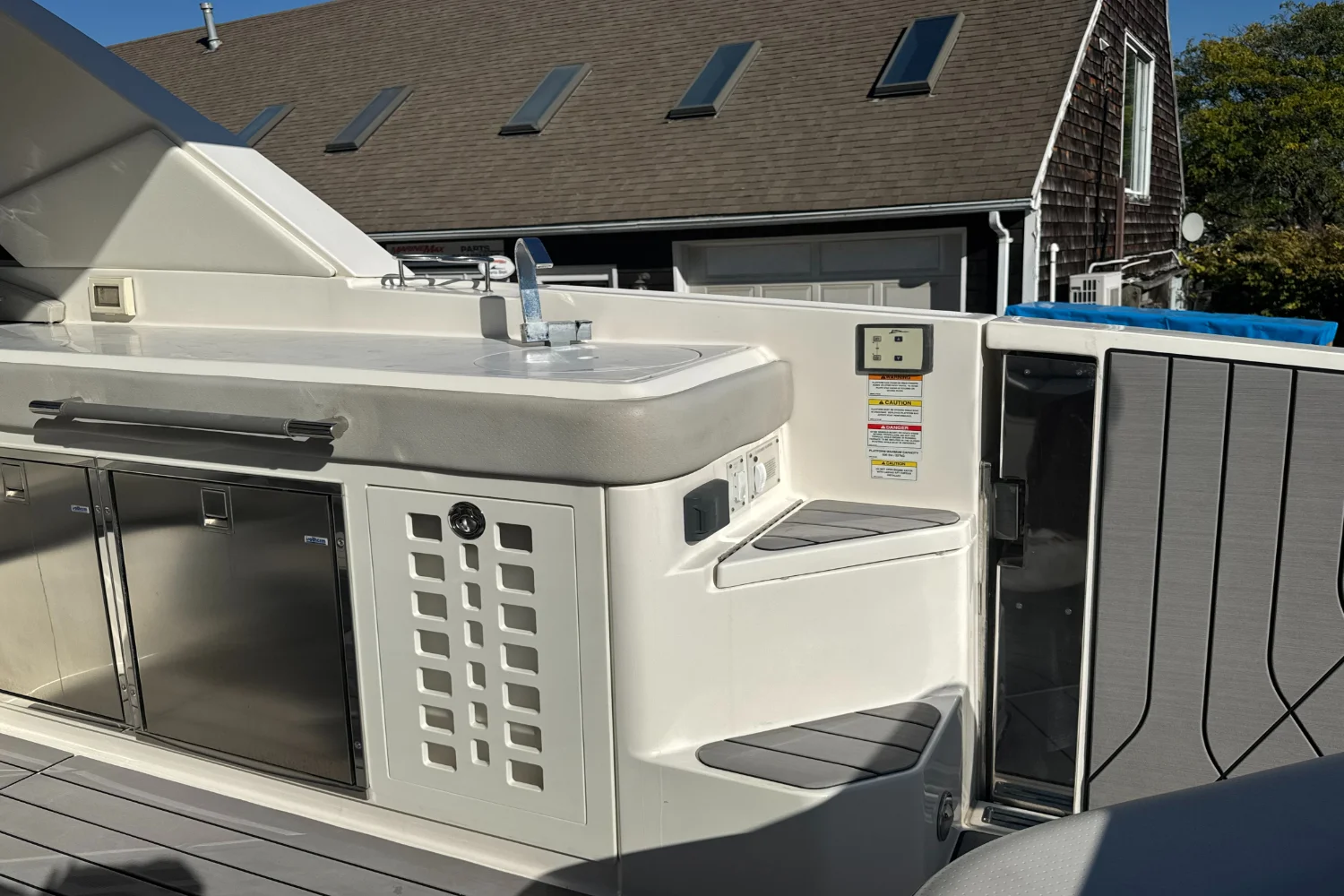 2022 Sea Ray SLX 400 Image Thumbnail #11