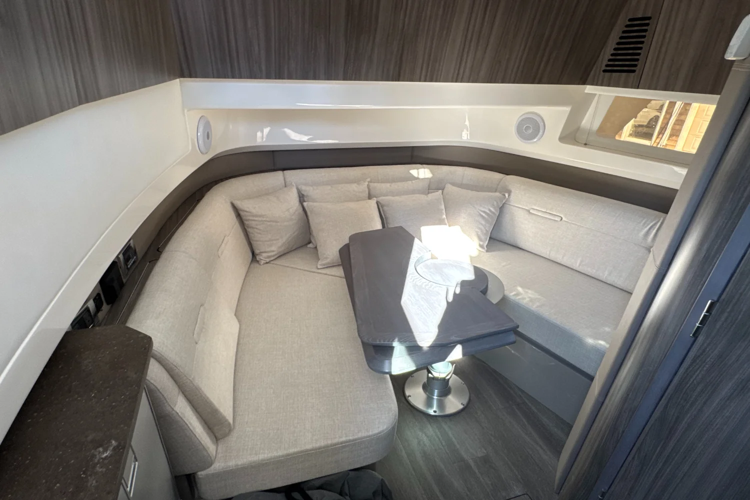 2022 Sea Ray SLX 400 Image Thumbnail #23