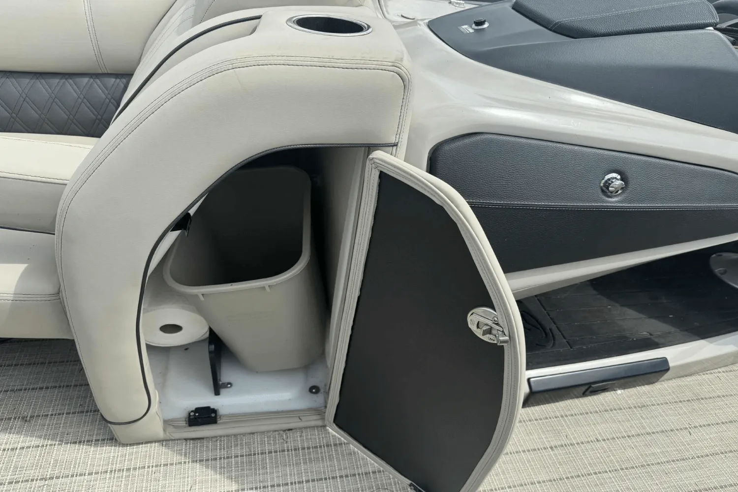 2019 Barletta L21U Image Thumbnail #5