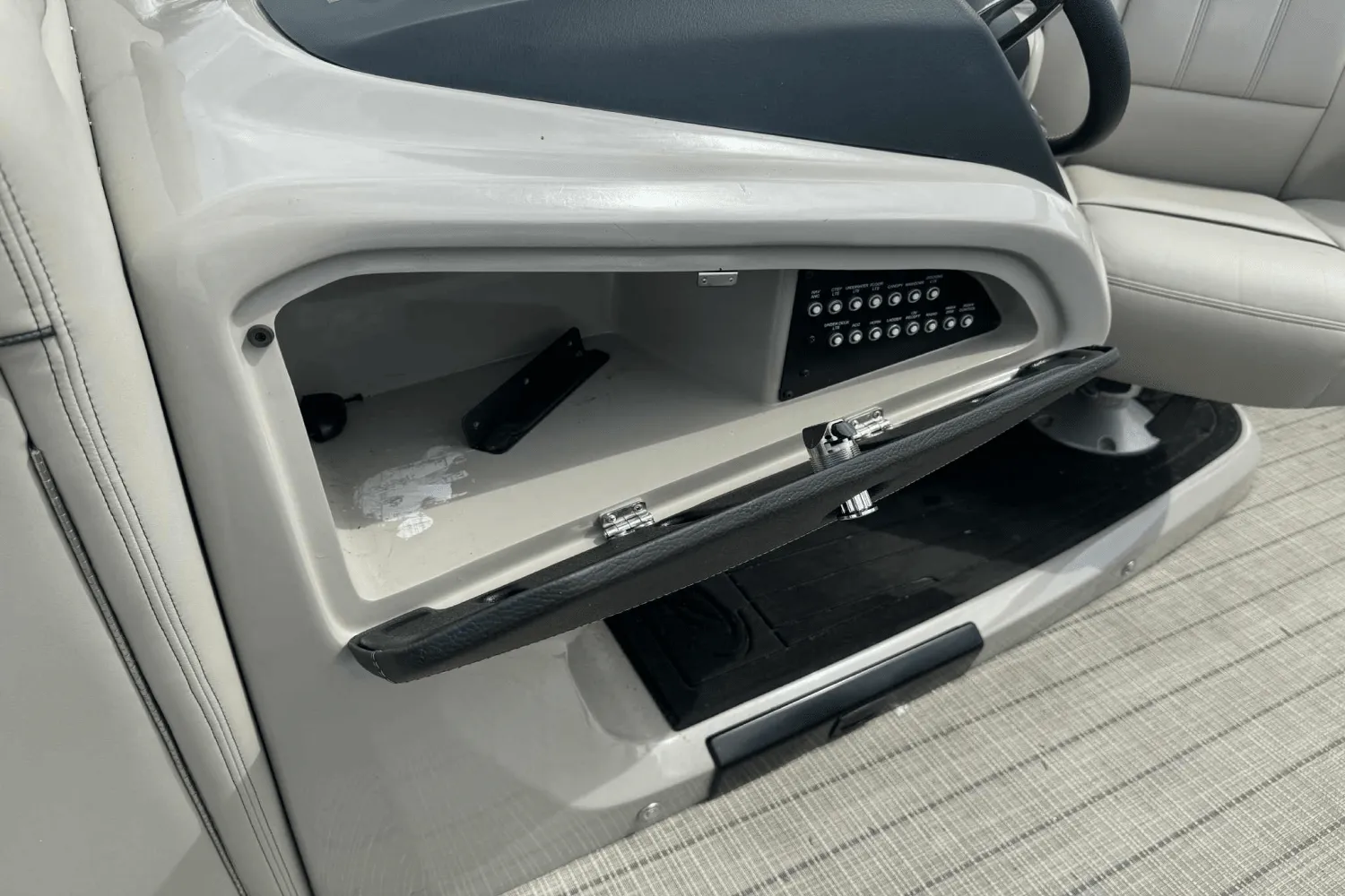 2019 Barletta L21U Image Thumbnail #2