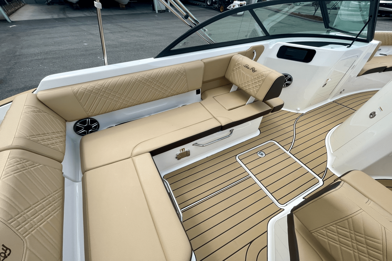 2026 Sea Ray SDX 230 Outboard Image Thumbnail #9