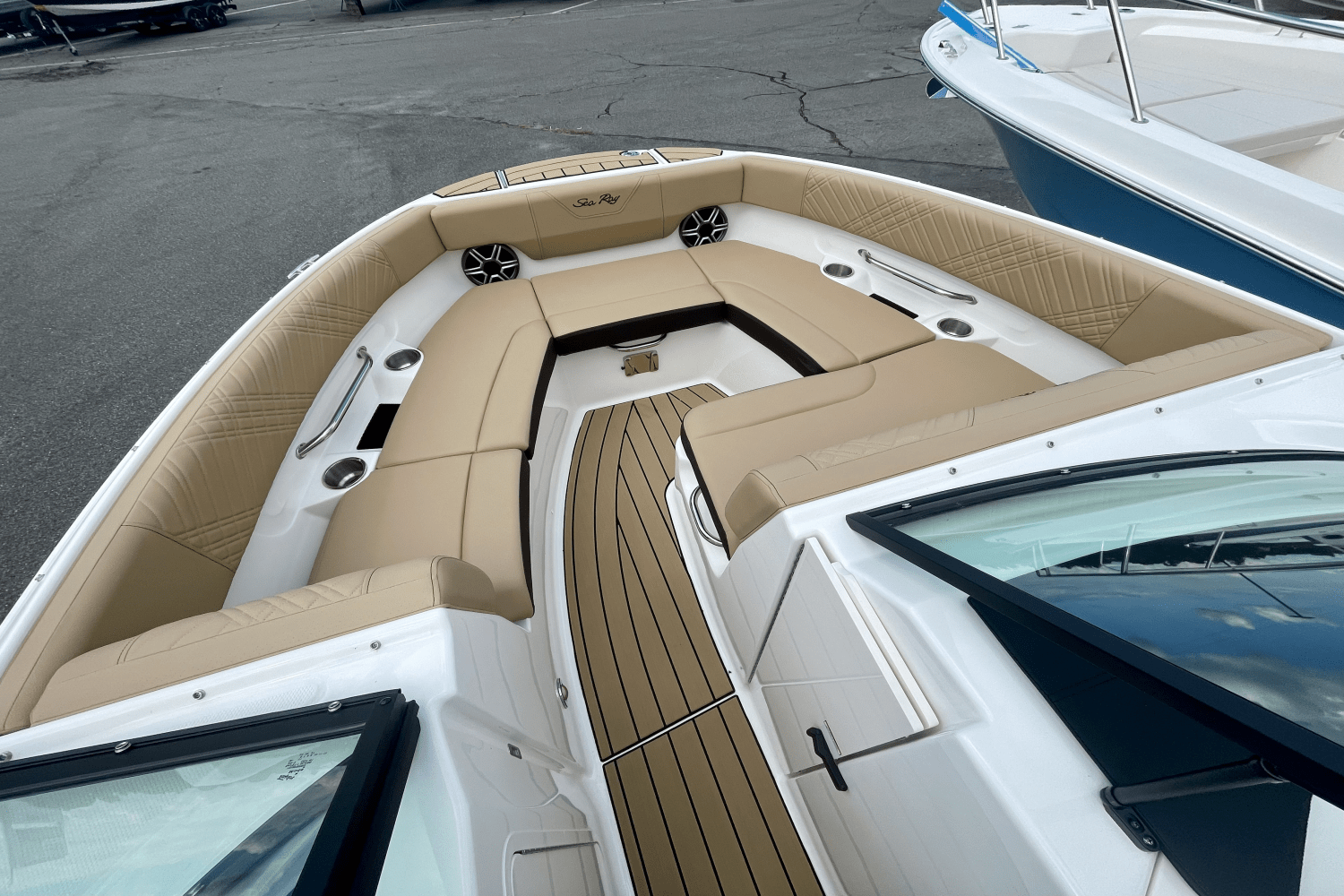 2026 Sea Ray SDX 230 Outboard Image Thumbnail #17