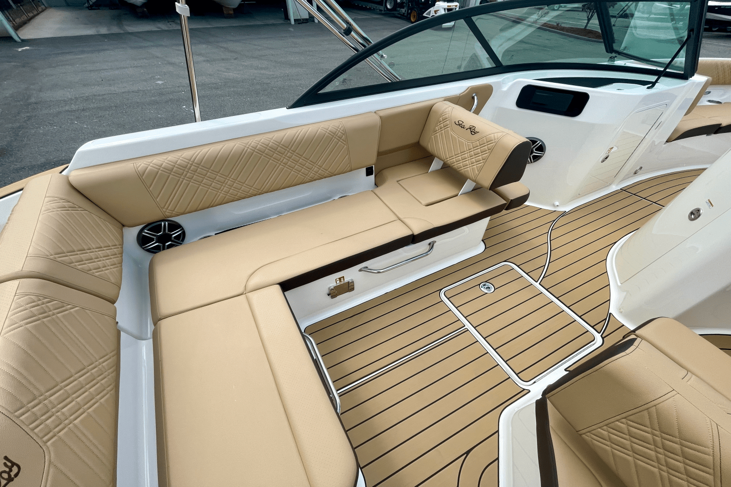 2026 Sea Ray SDX 230 Outboard Image Thumbnail #9