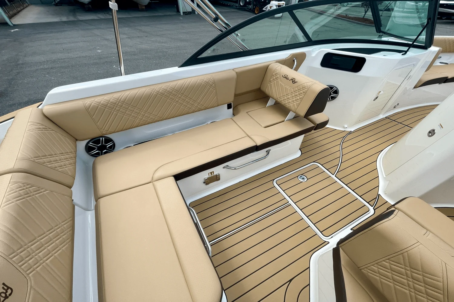 2026 Sea Ray SDX 230 Outboard Image Thumbnail #9